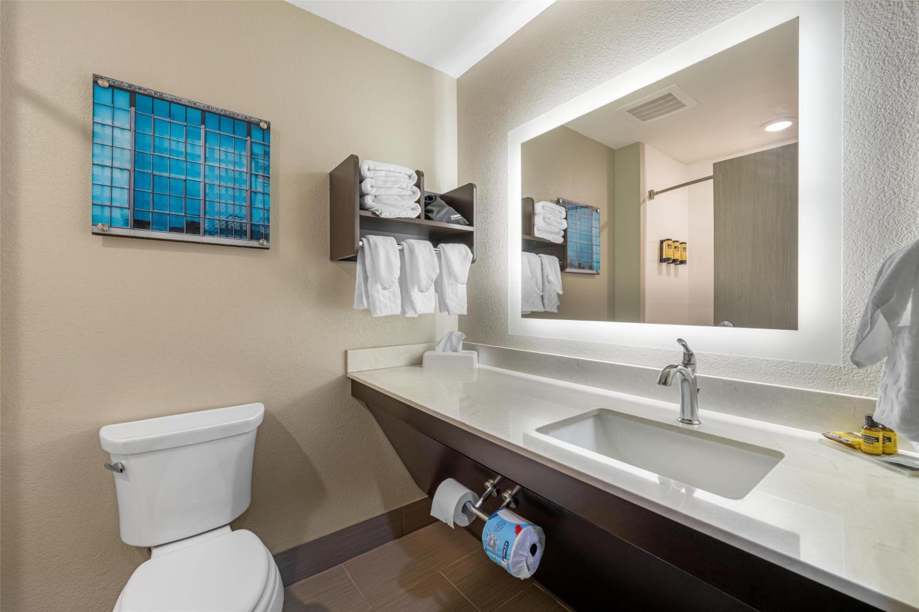 Queen Suite with Two Queen Beds and Sofa Bed - Photo 4