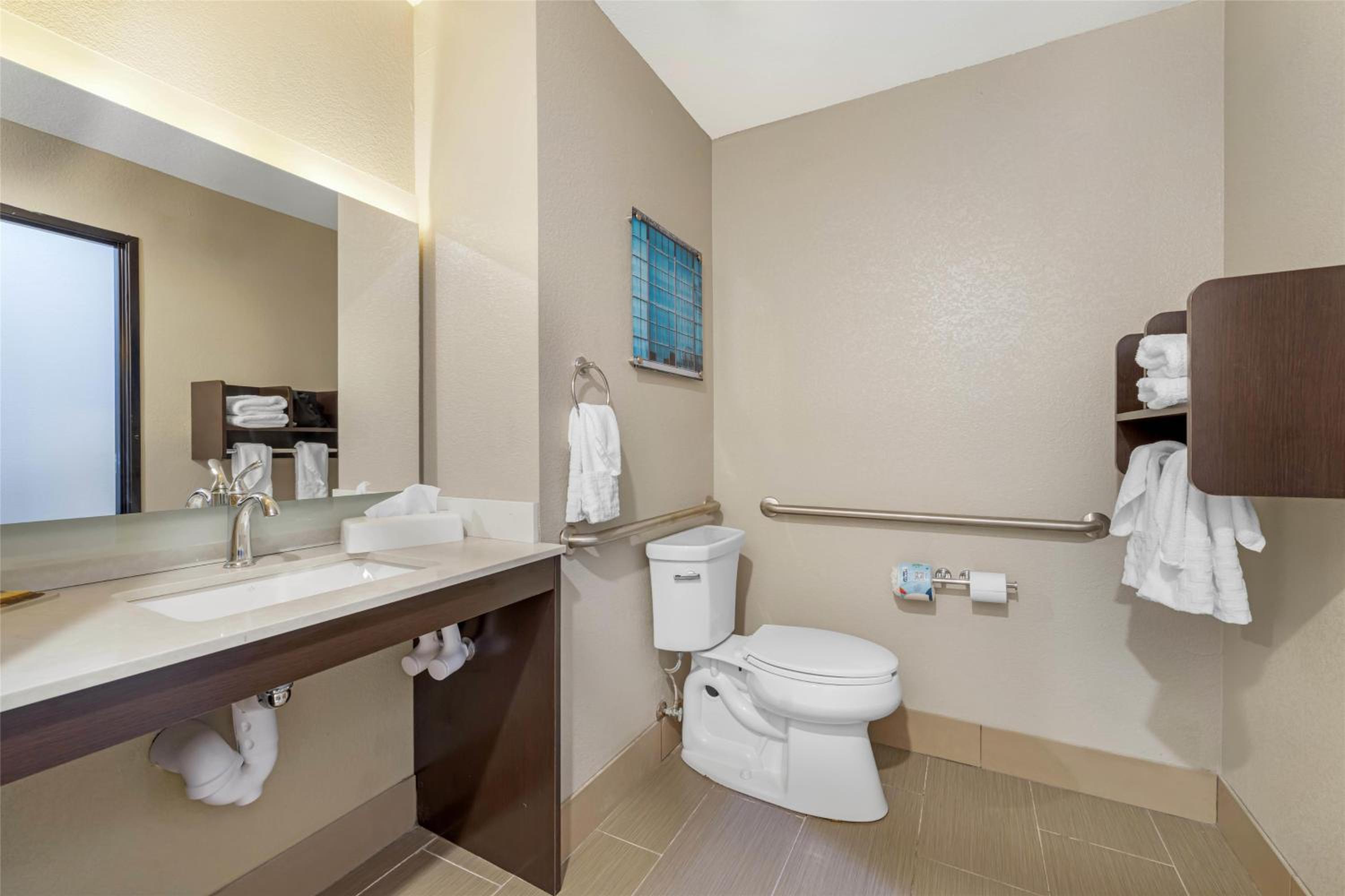 King Room with Walk-In Shower - Disability Access/Non-Smoking - Photo 8