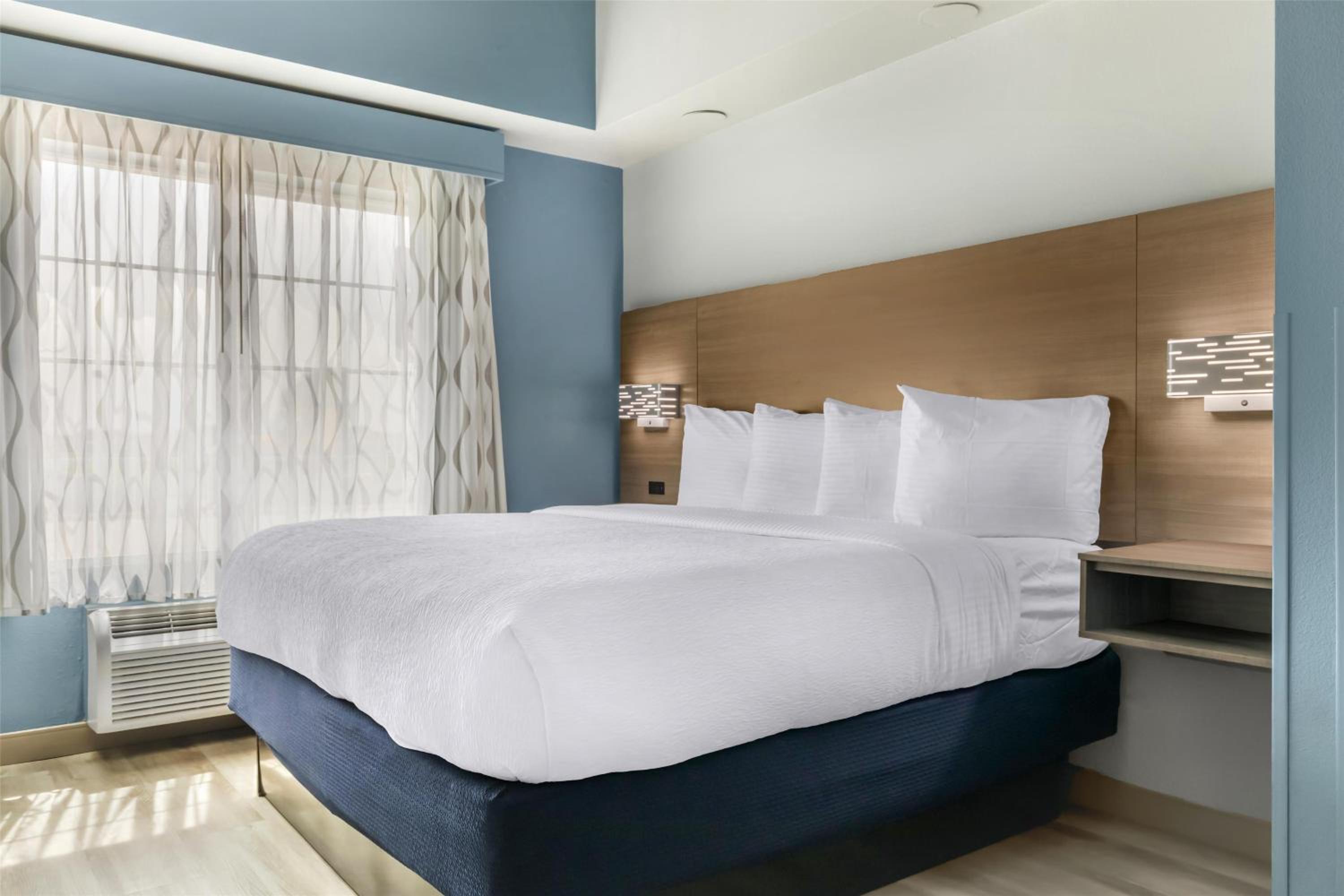 King Room with Mobility Accessible Whirlpool photo 2