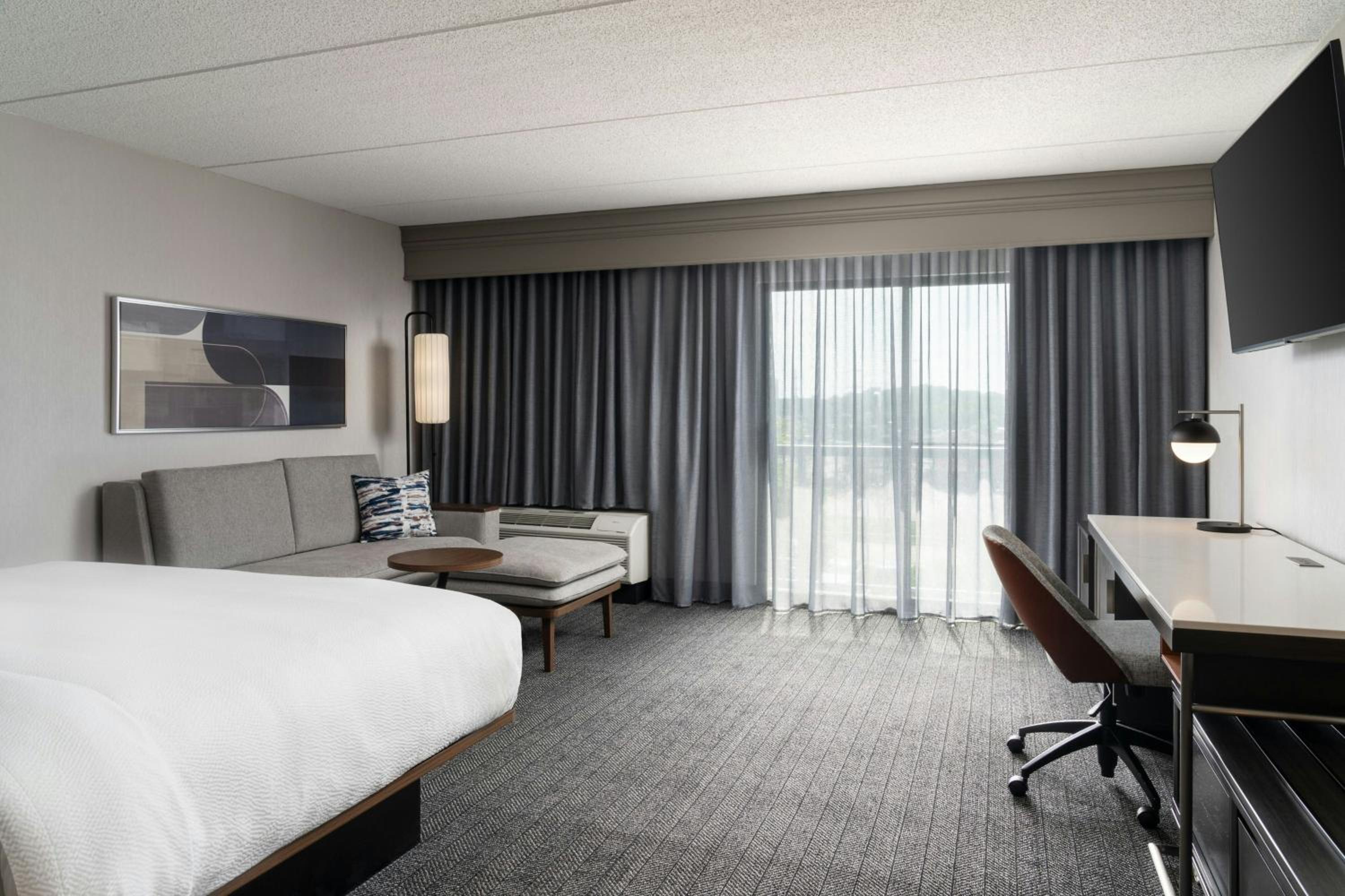 King Room with Sofa Bed - Hearing Accessible - Photo 6