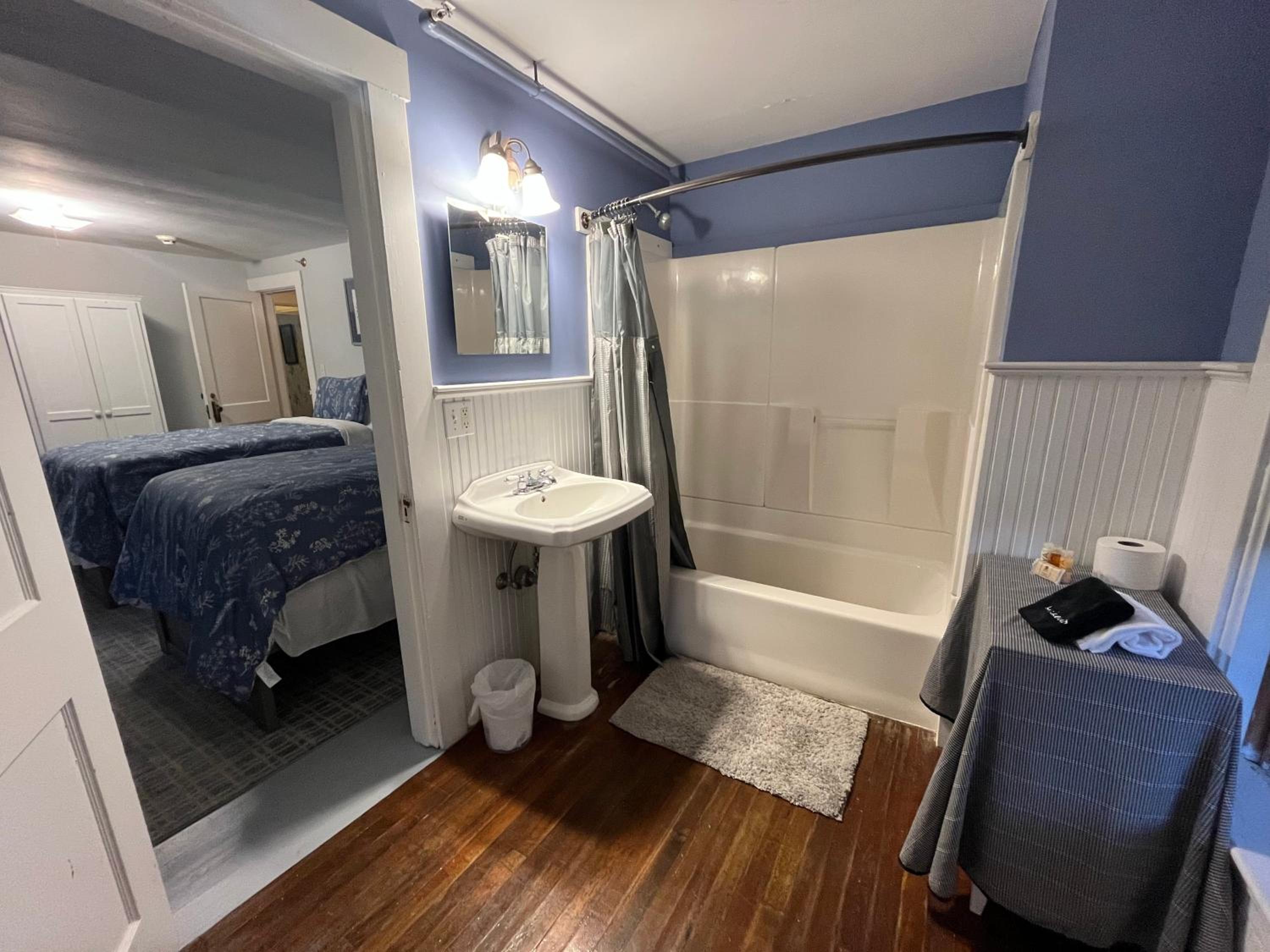 Double or Twin Room with Bathroom photo 1