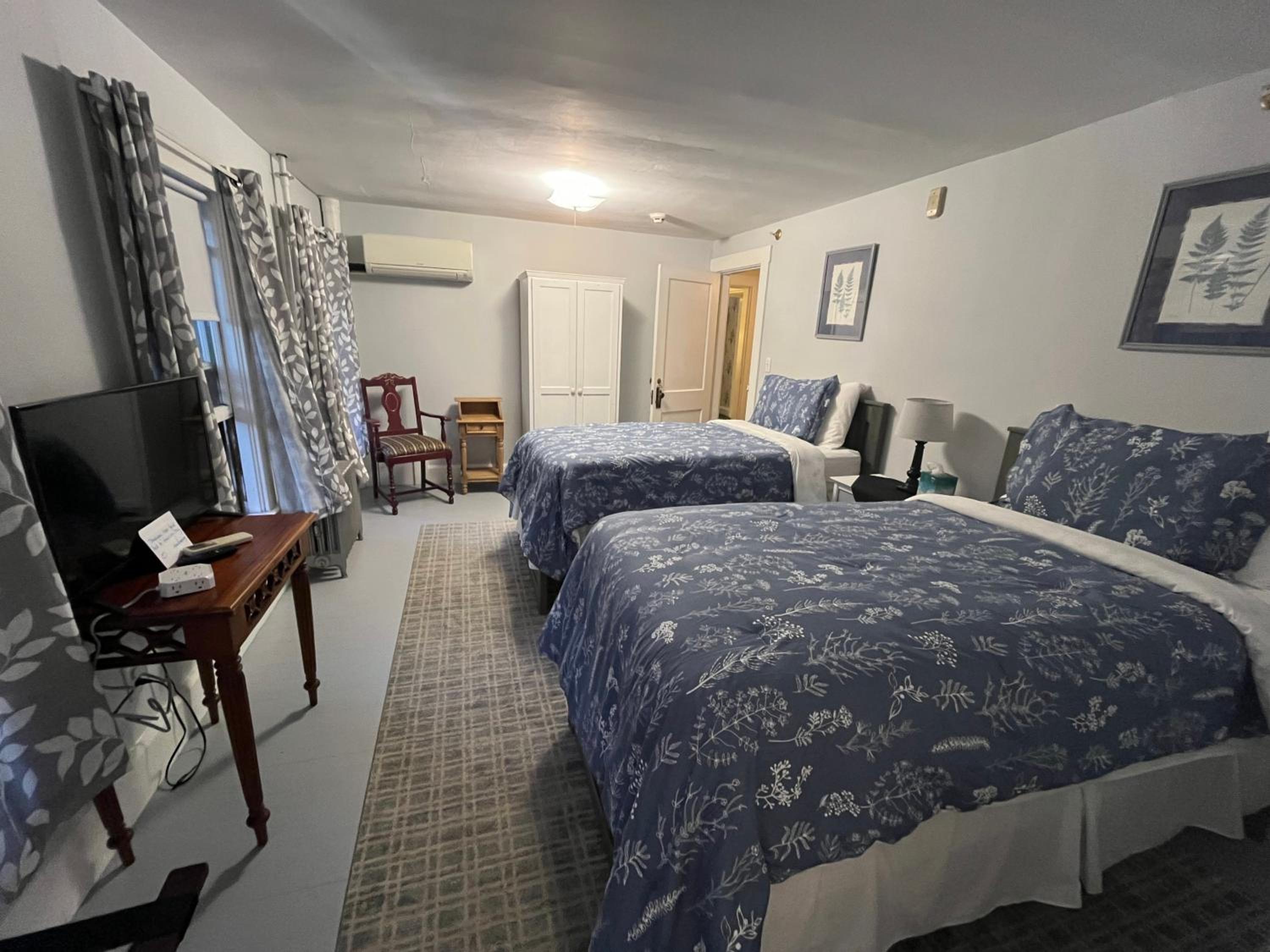Double or Twin Room with Bathroom photo 2