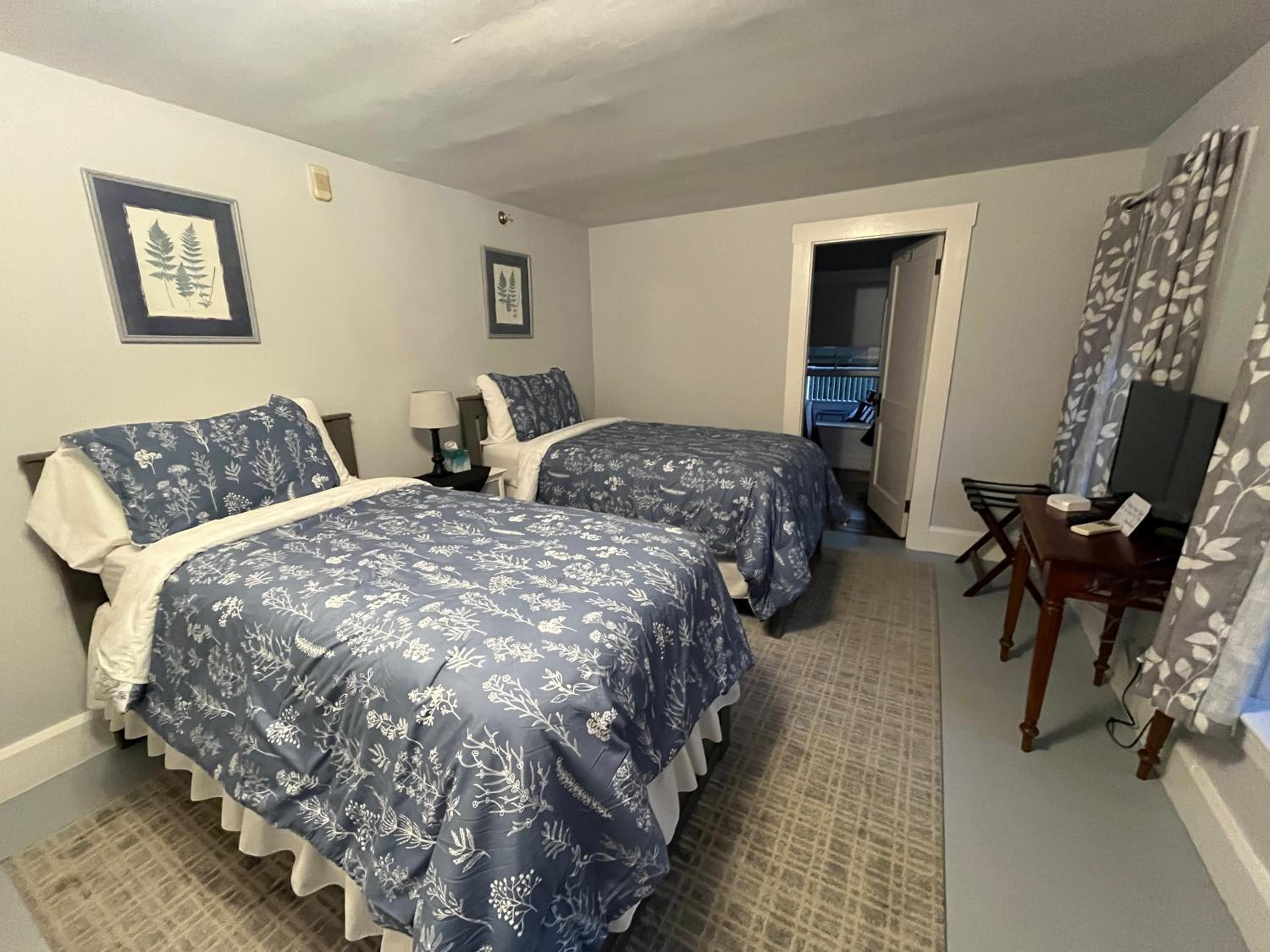Double or Twin Room with Bathroom photo 3
