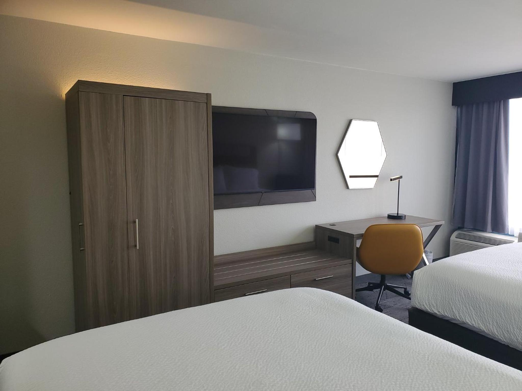 Queen Room with Two Queen Beds - Hearing Accessible/Non-Smoking