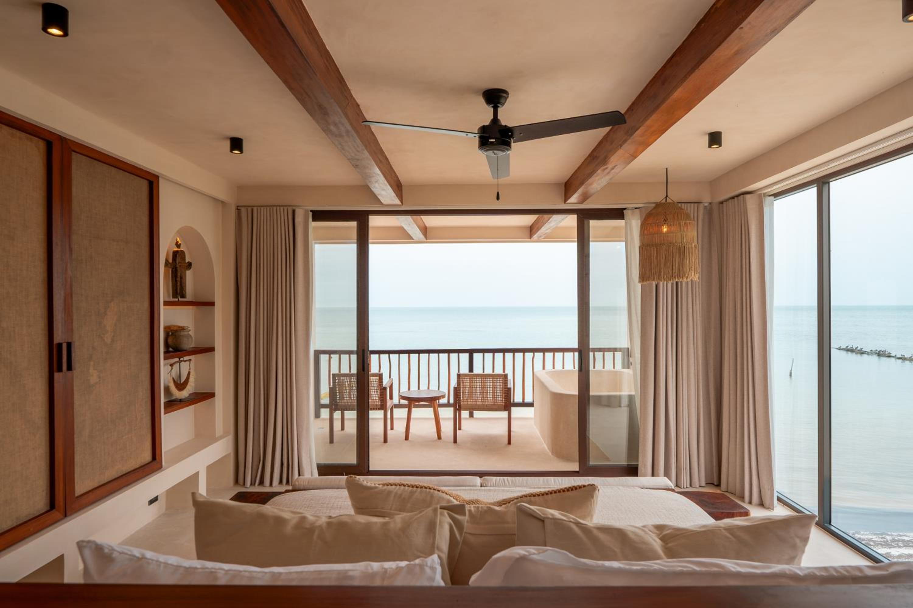 King Suite with Sea View photo 1