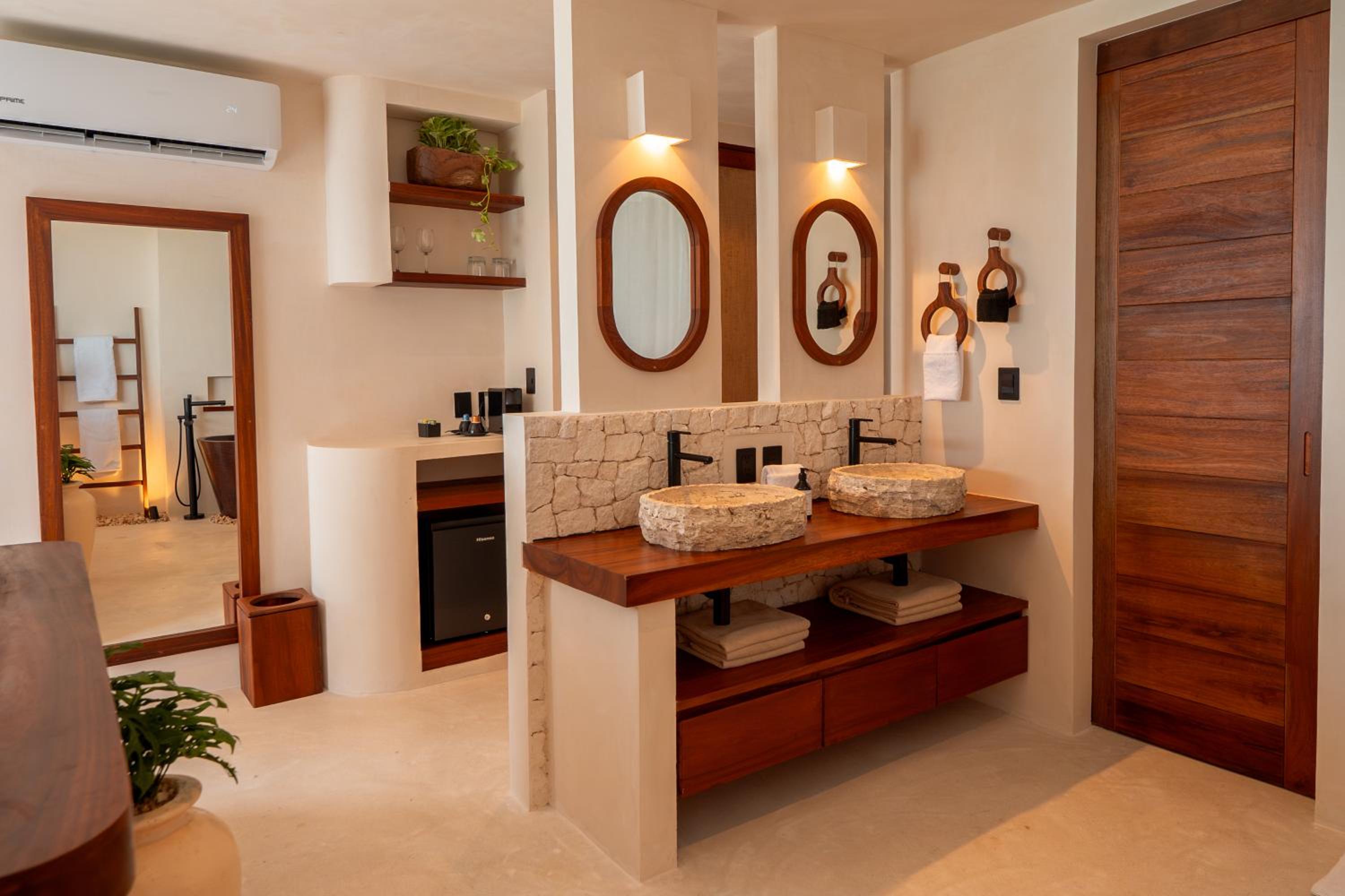 King Suite with Sea View photo 3