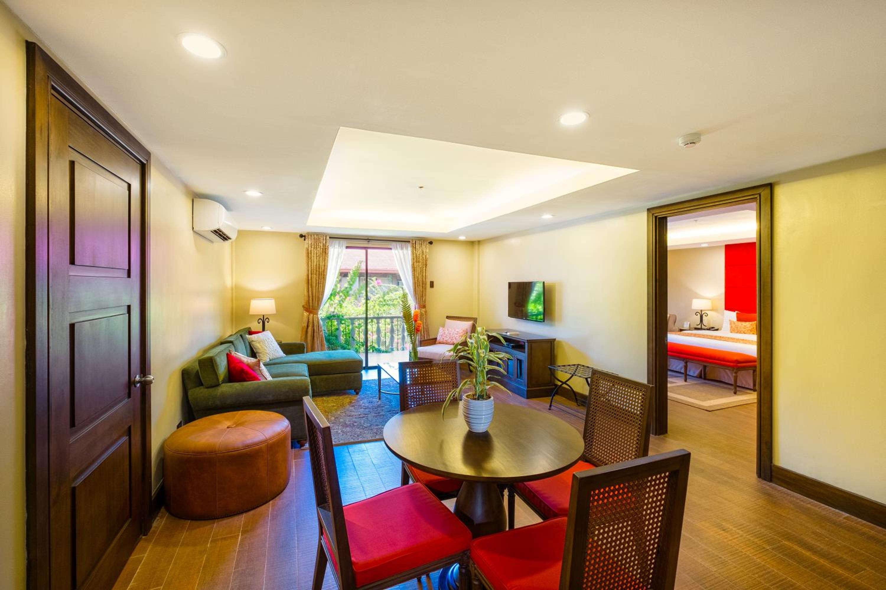 Executive Suite - Photo 3