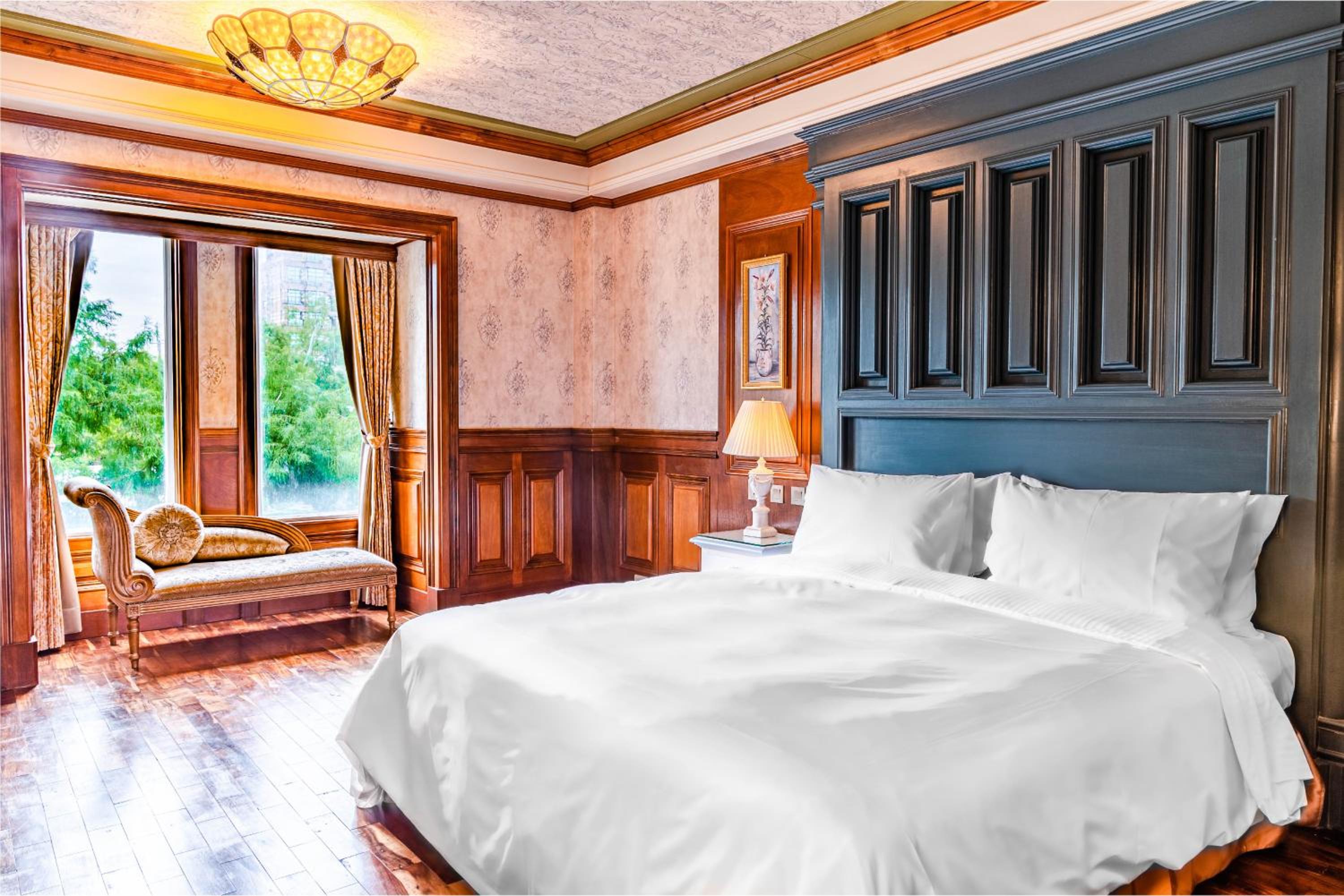 Large Double Room - Photo 3