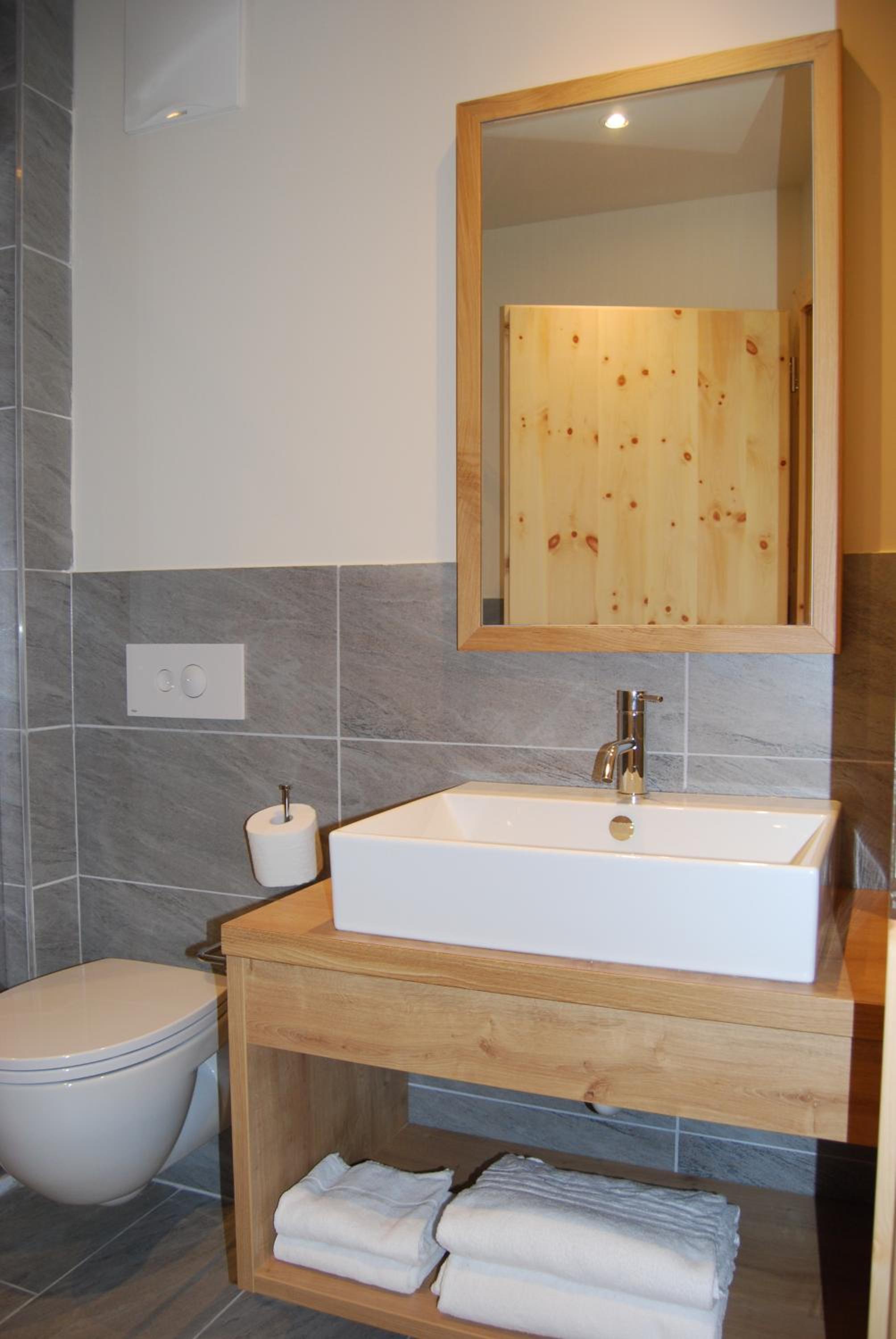 Superior Double or Twin Room with Lake View photo 2