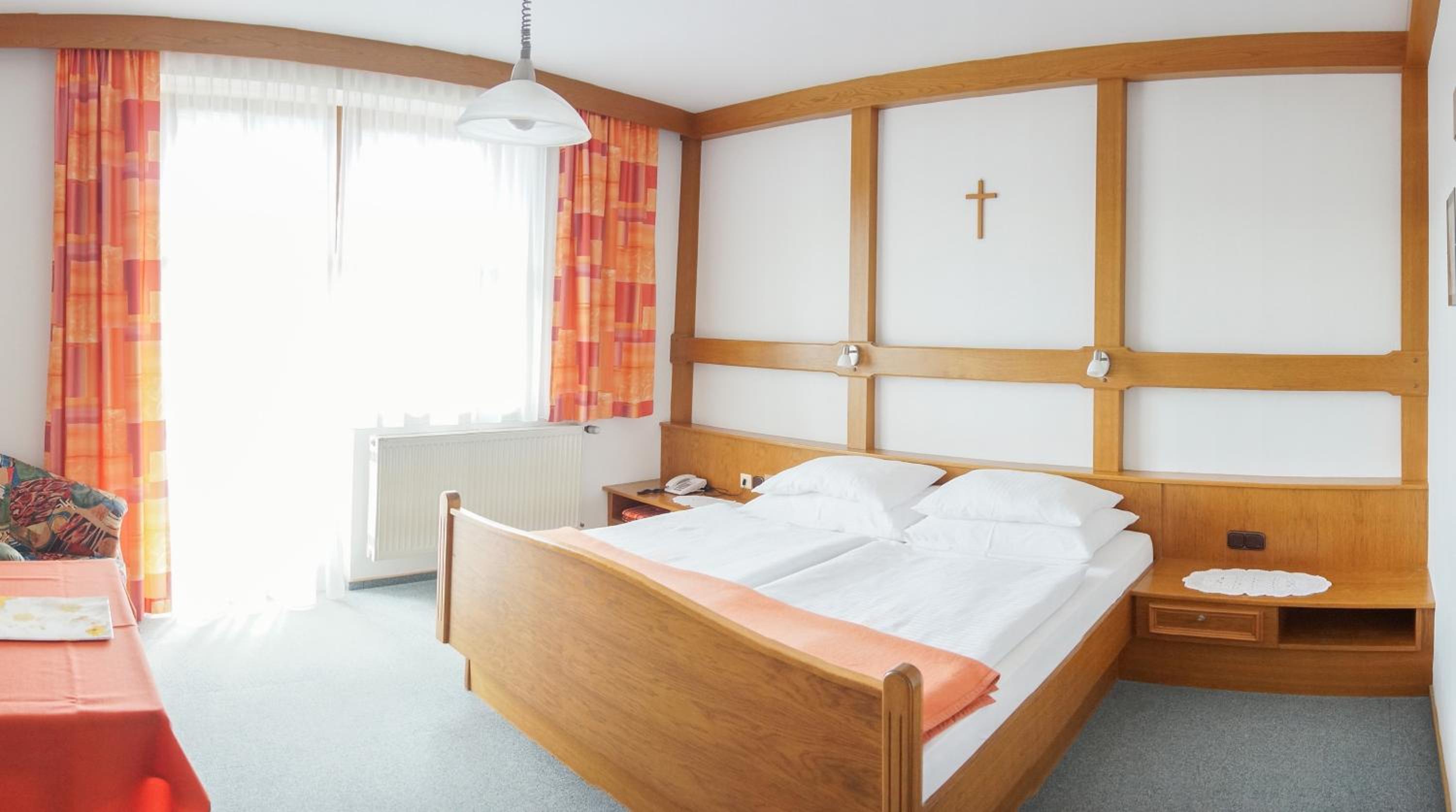 Double Room with Balcony - Photo 5