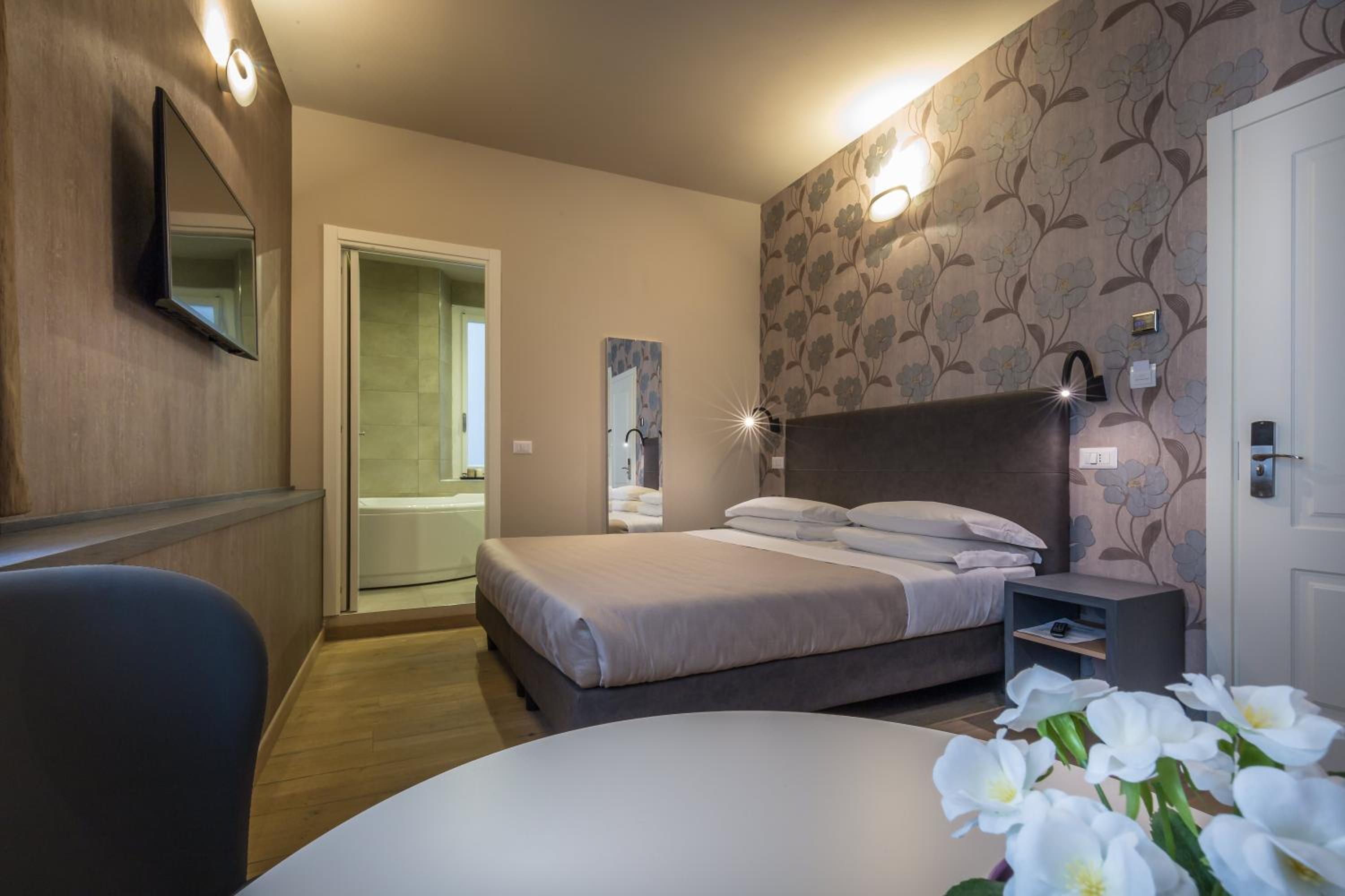 Superior Double Room with Spa Bath photo 1