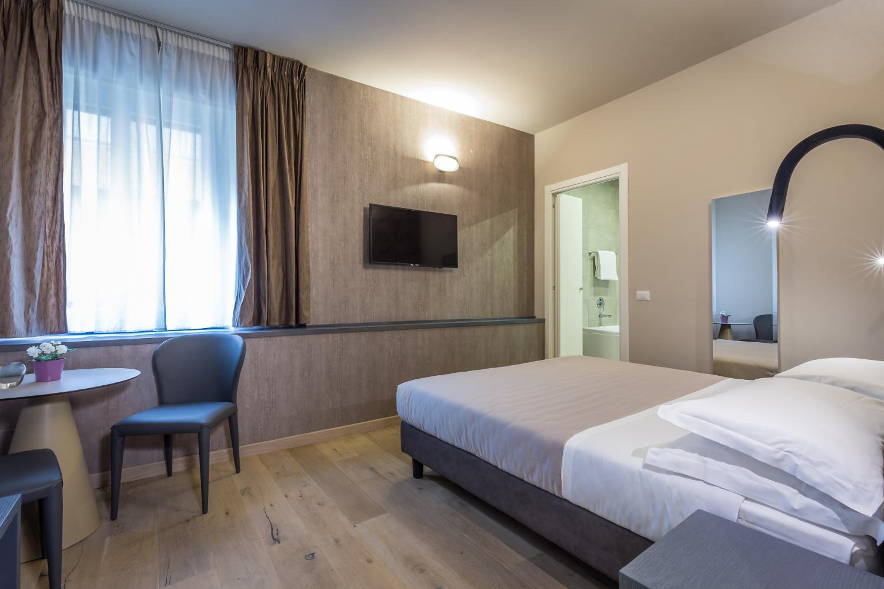 Superior Double Room with Spa Bath photo 2