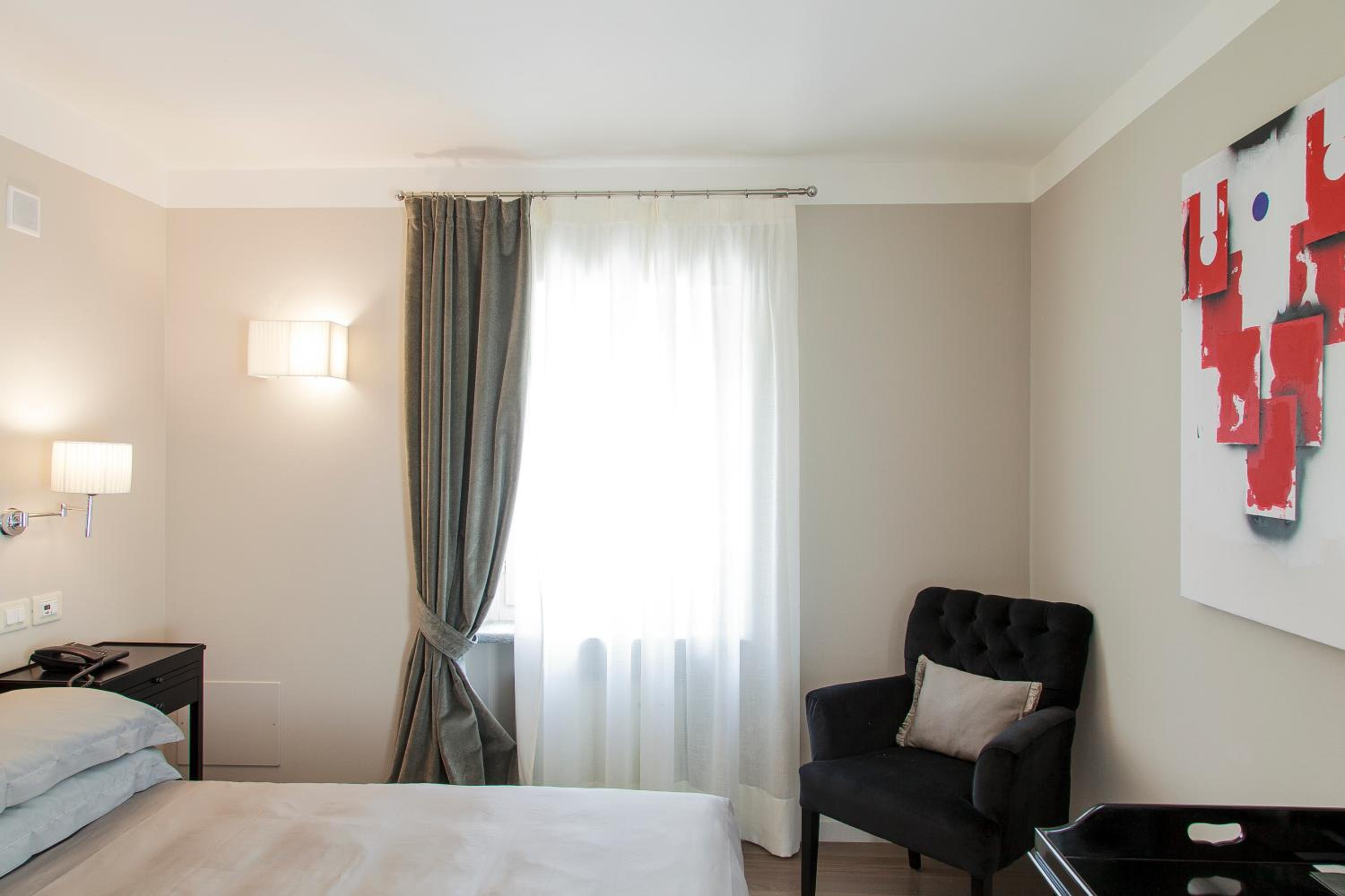 Standard Double Room photo 2