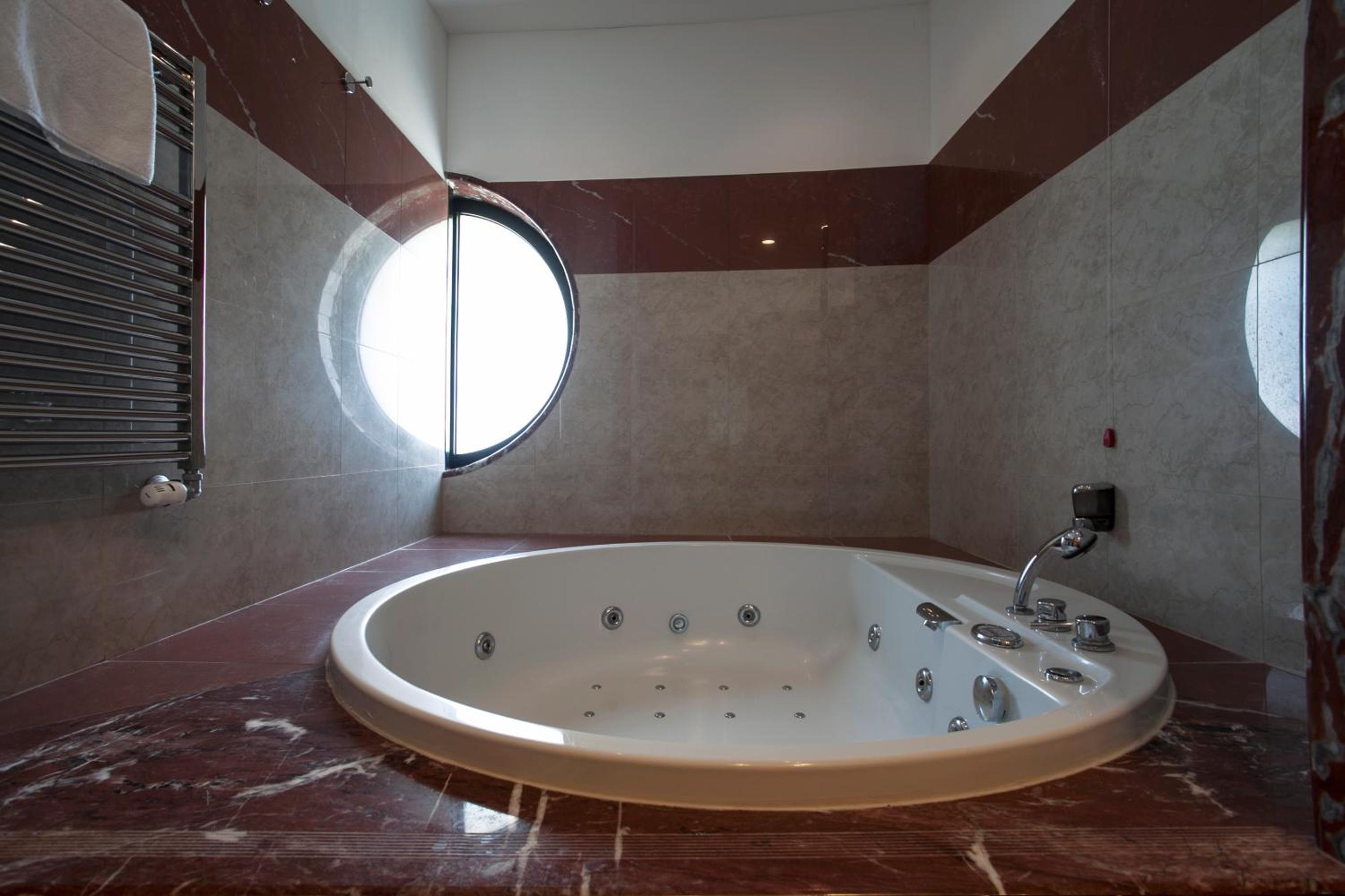Deluxe Junior Suite - Photo 3