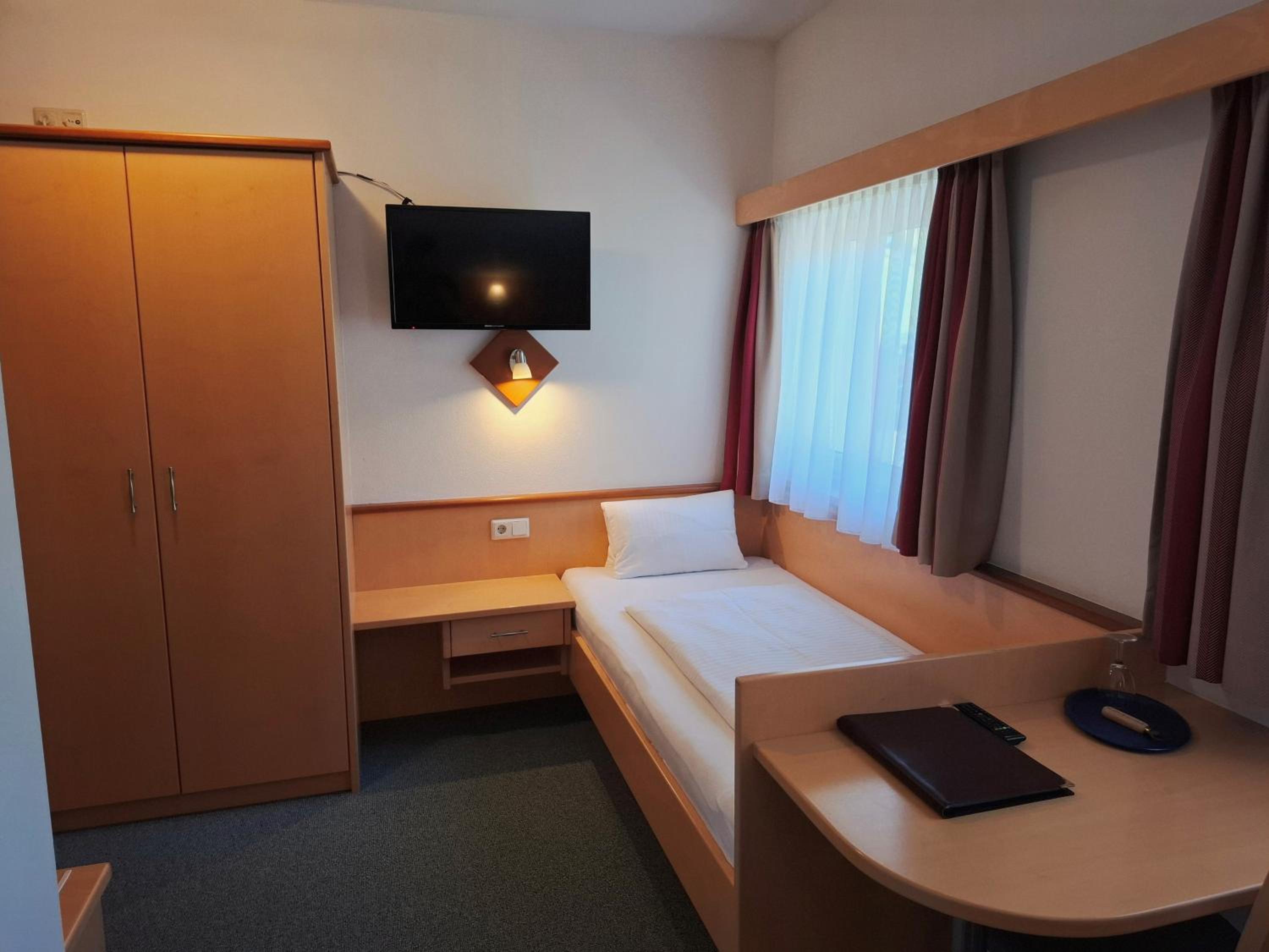 Economy Twin Room
