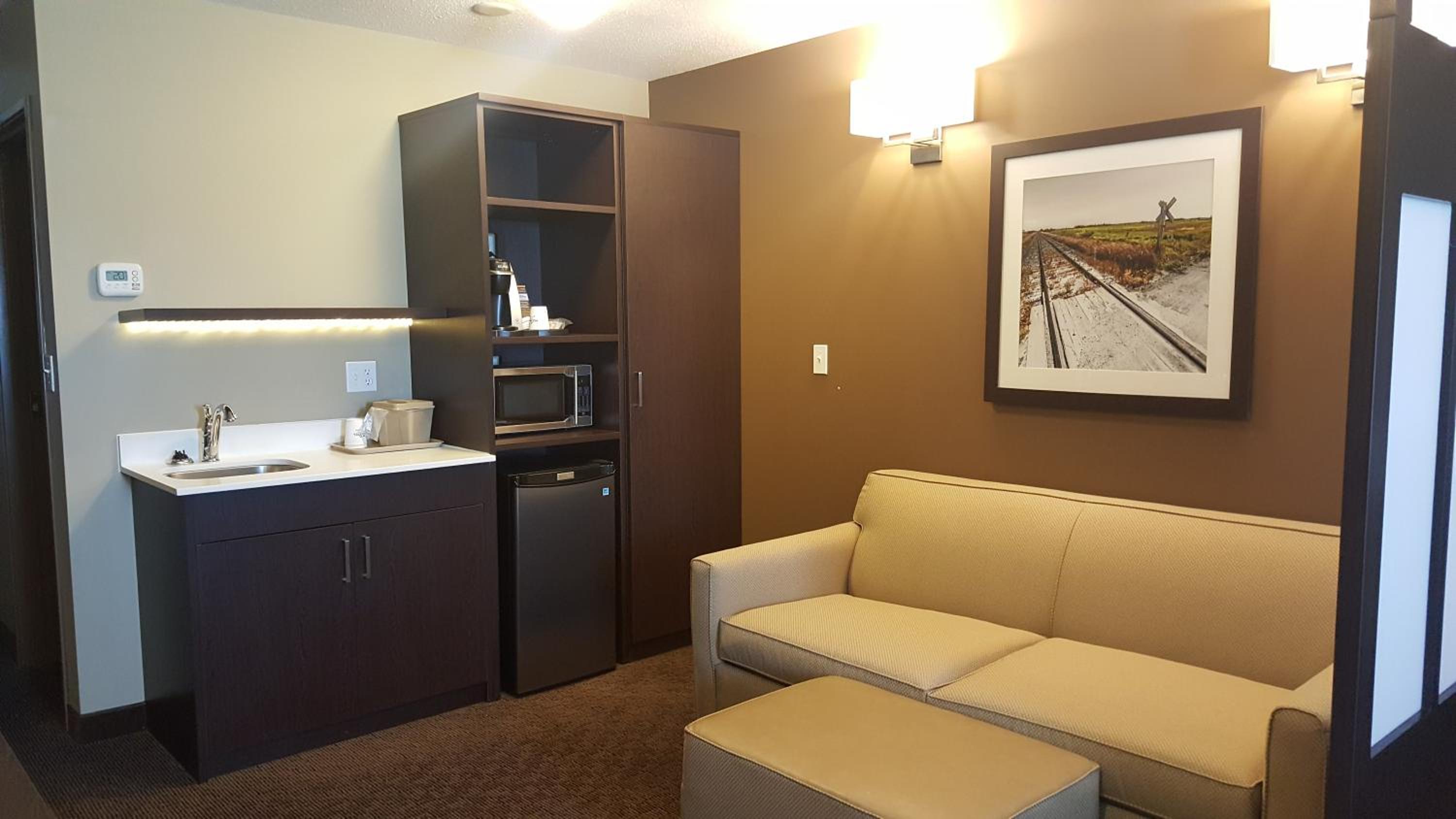 Business Queen Room with Sofa Bed - Non-Smoking photo 1