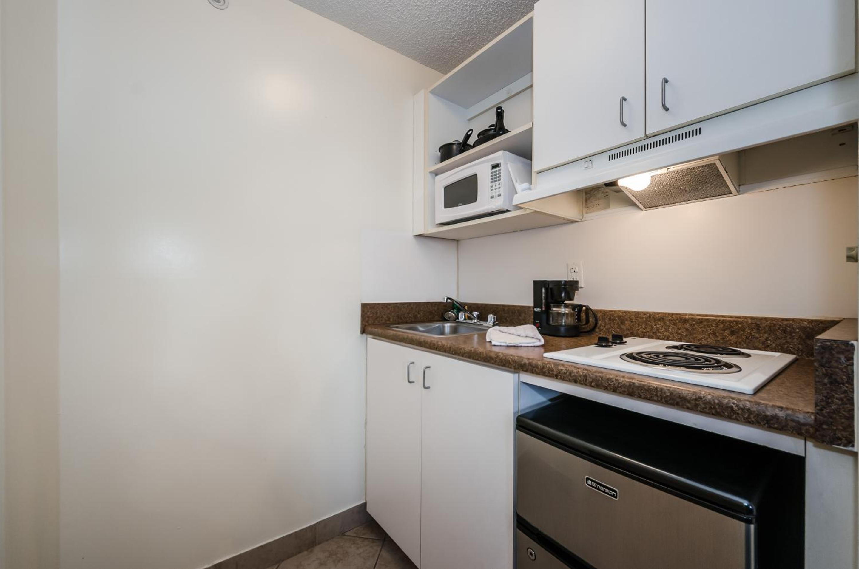 Upgraded Single Non-Smoking, Kitchenette - Photo 4