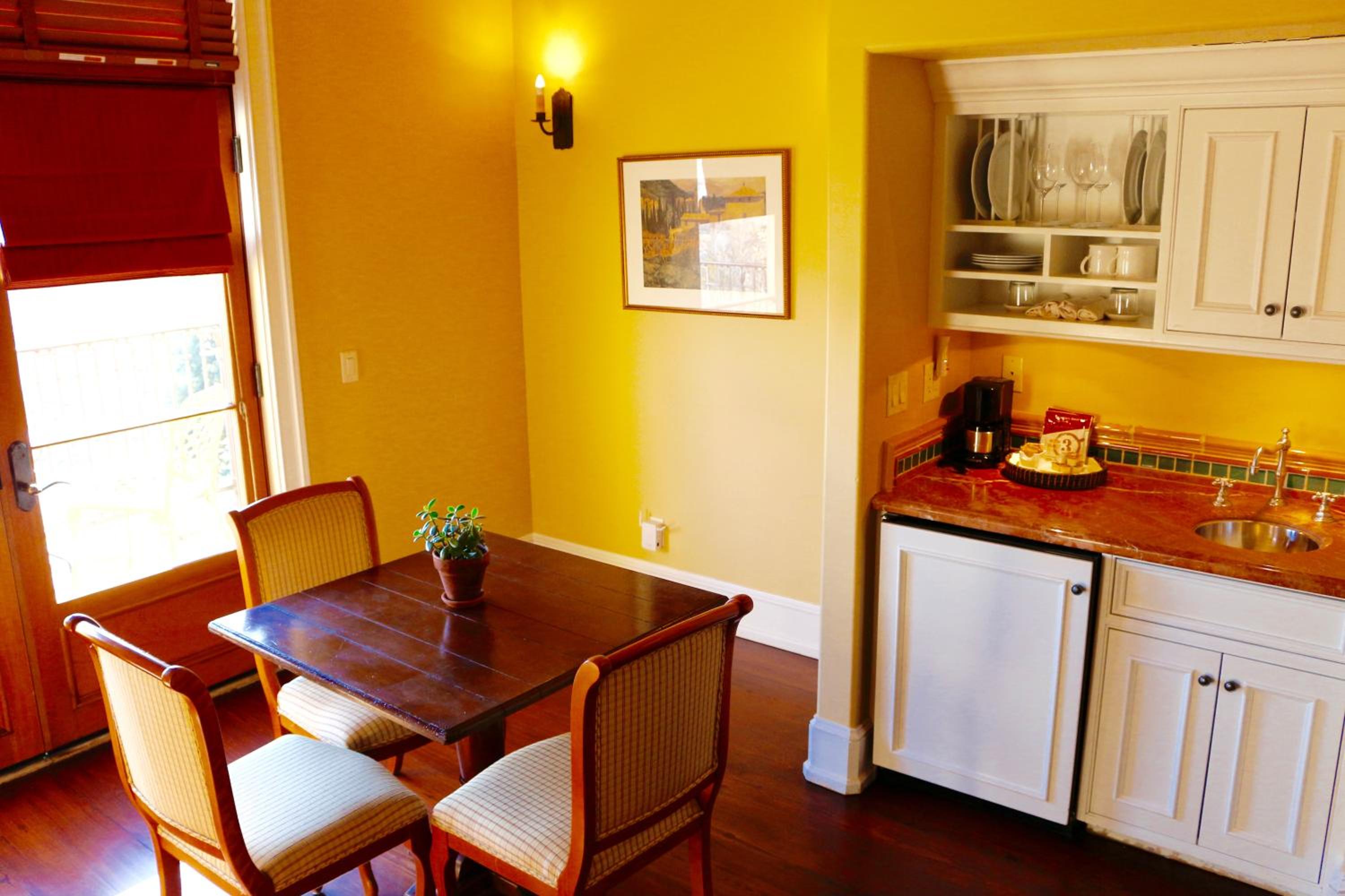Deluxe King Suite