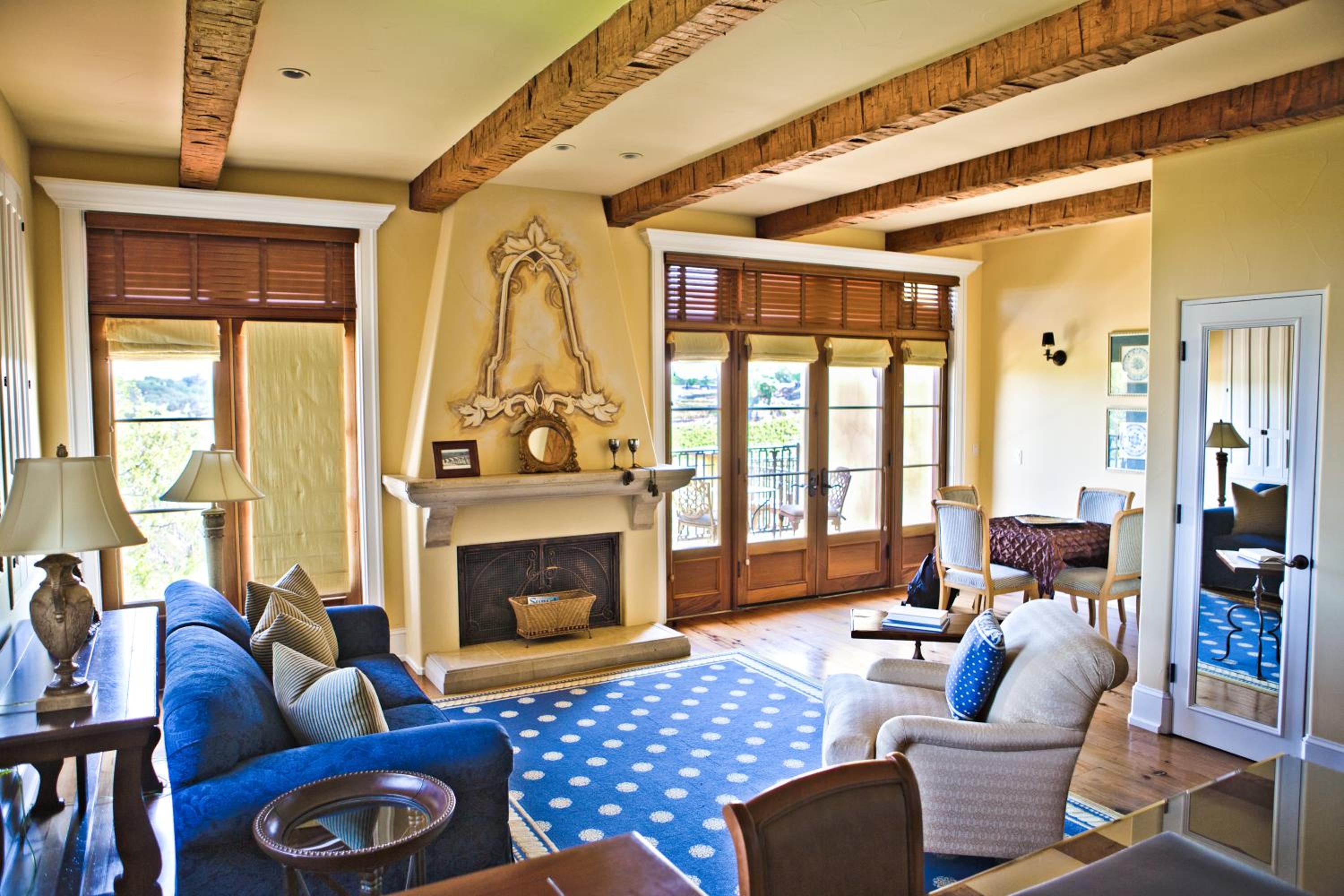 Deluxe Queen Suite photo 1