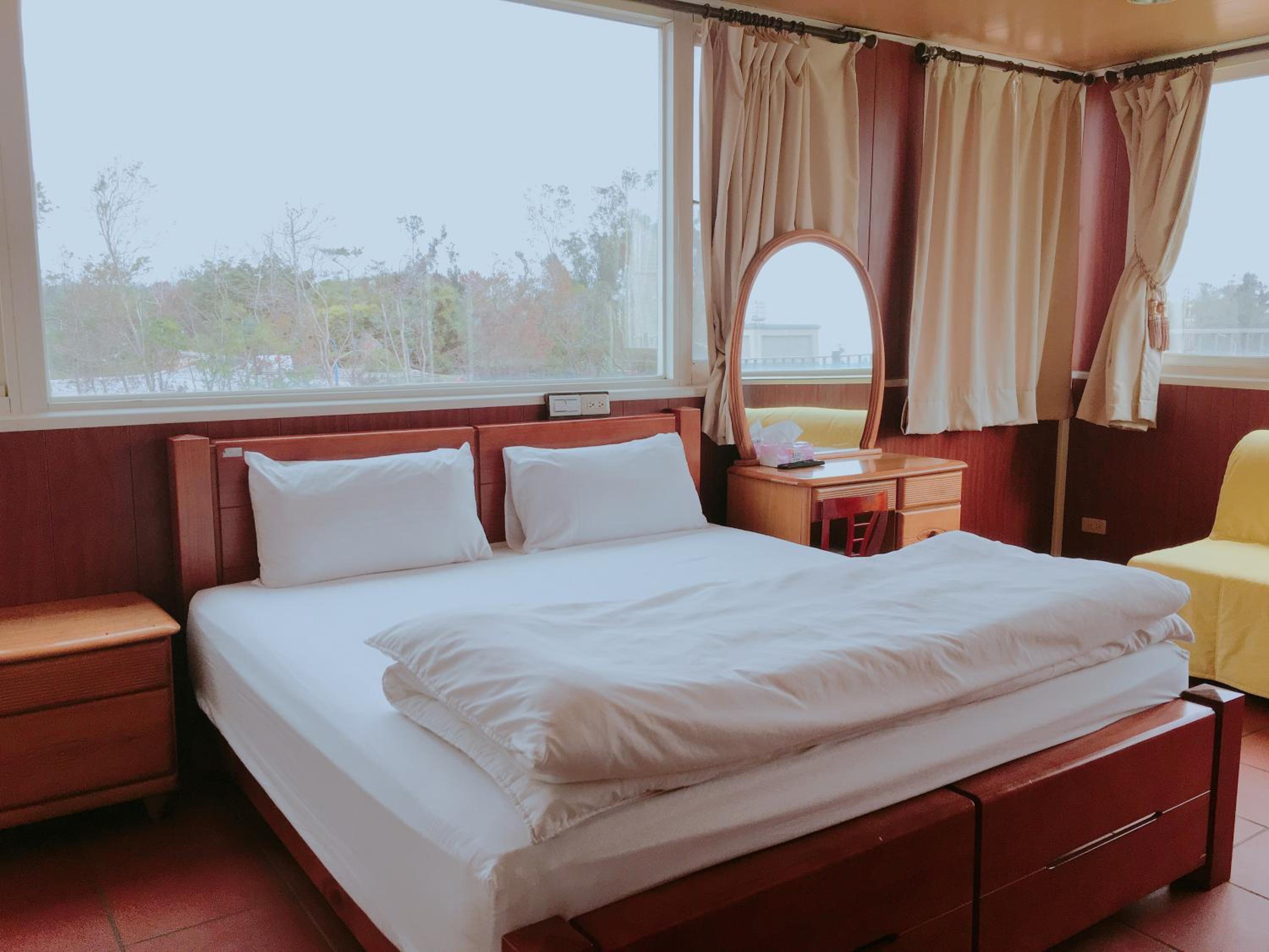 Double Room with Lake View photo 2