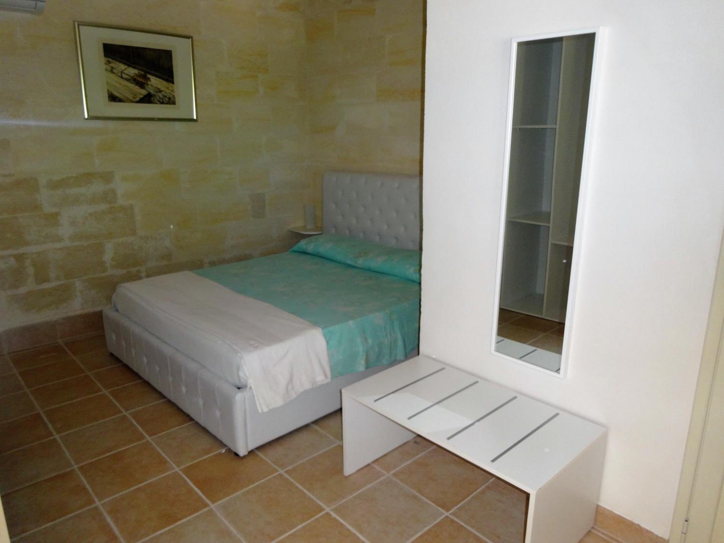 Double Room - Photo 6
