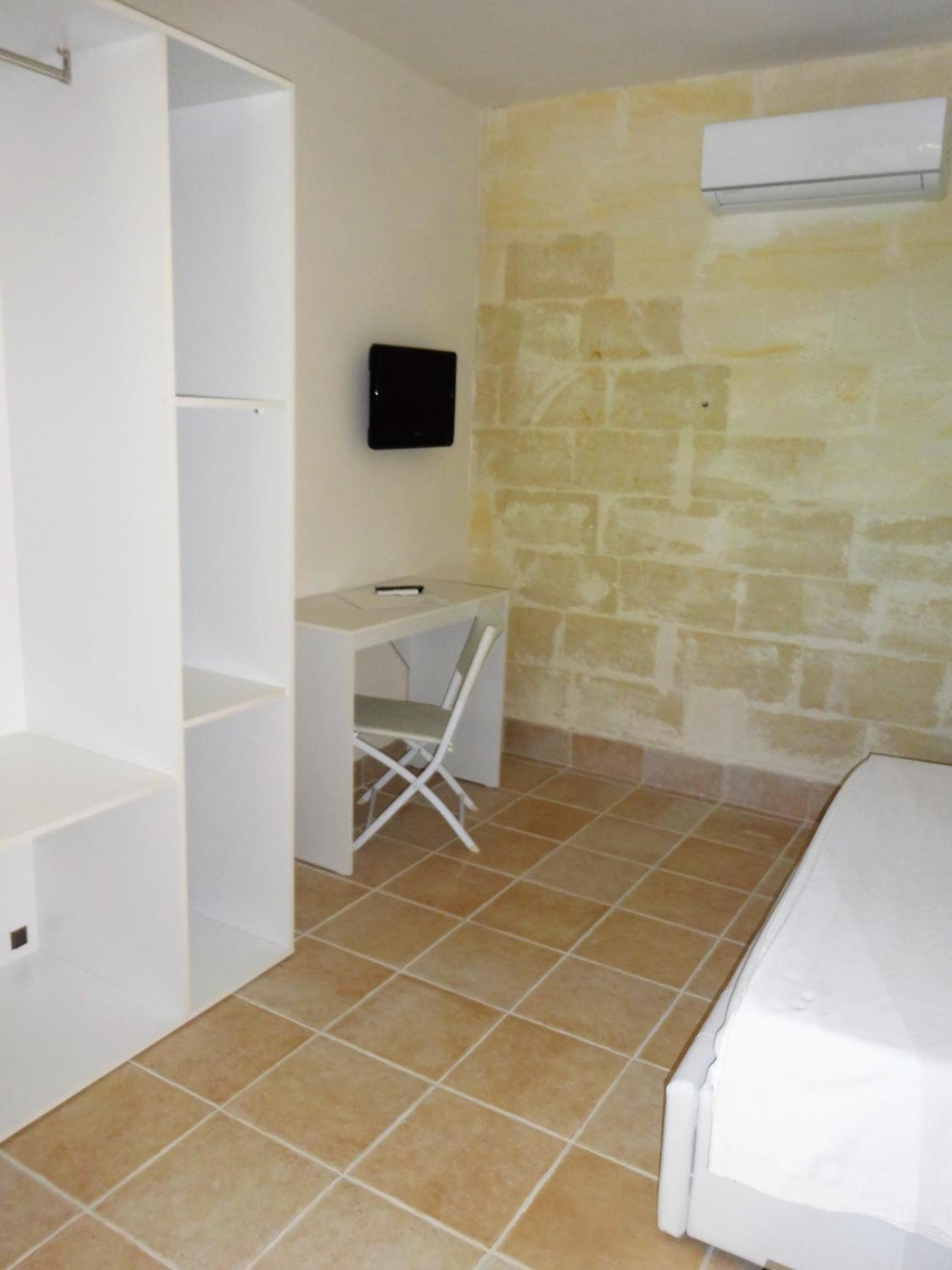 Double Room - Photo 8