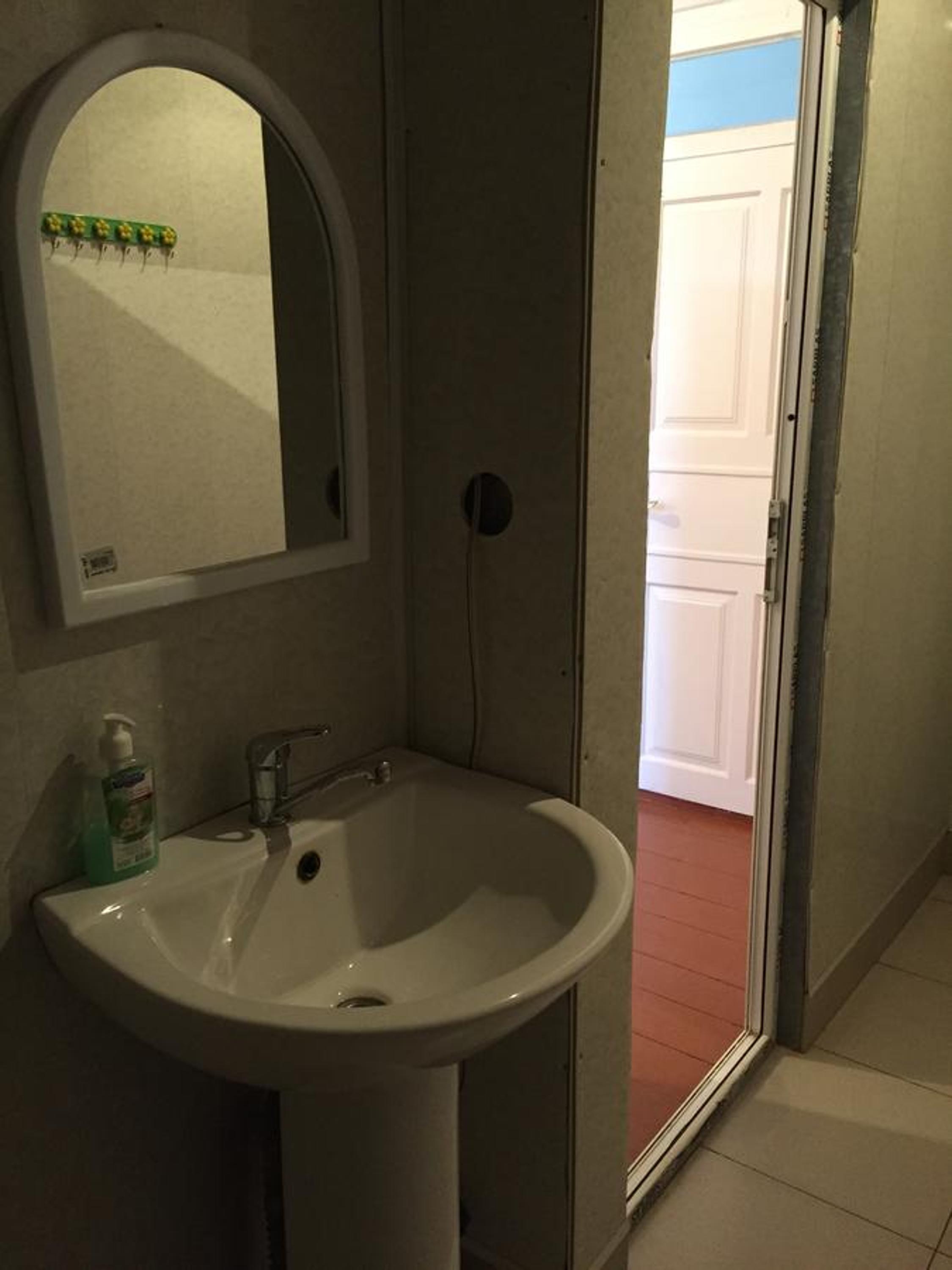 Twin Room With Private Bathroom photo 3