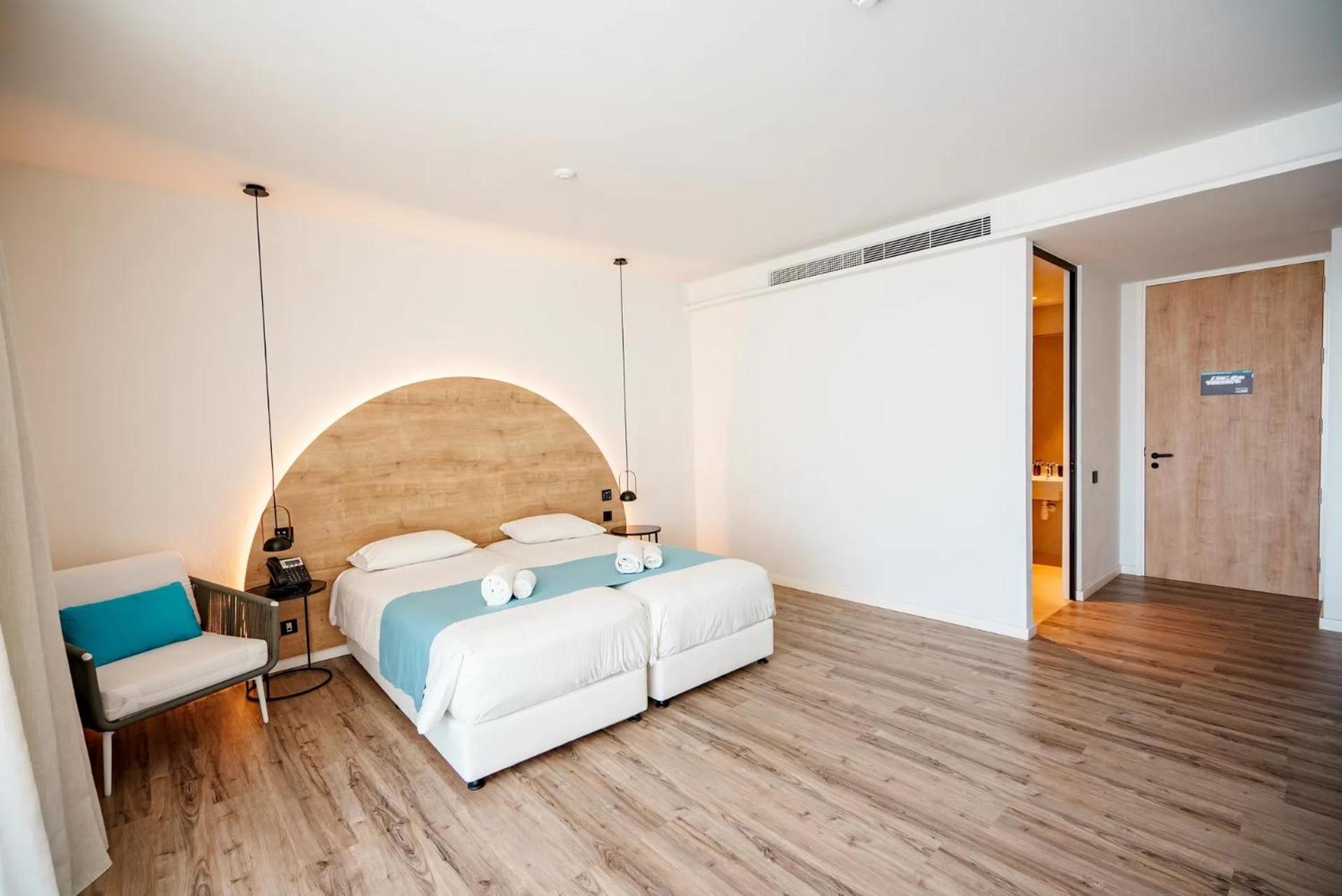 Twin Room - Disability Access - Photo 10