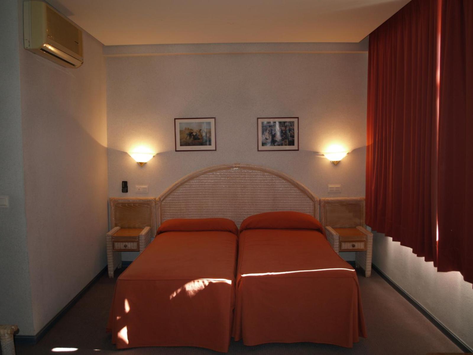 Double or Twin Room photo 3