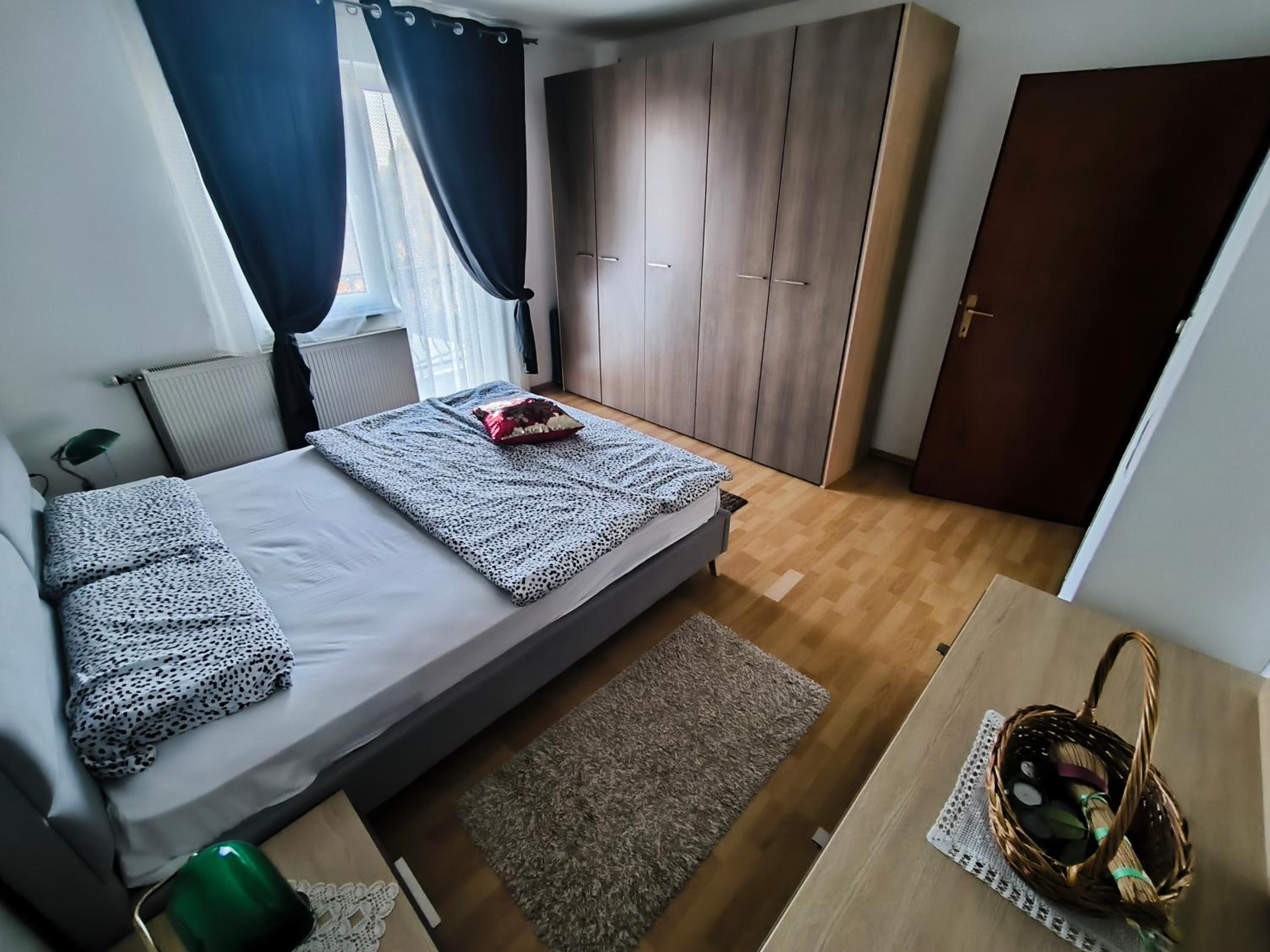 Three-Bedroom Apartment with Balcony photo 2