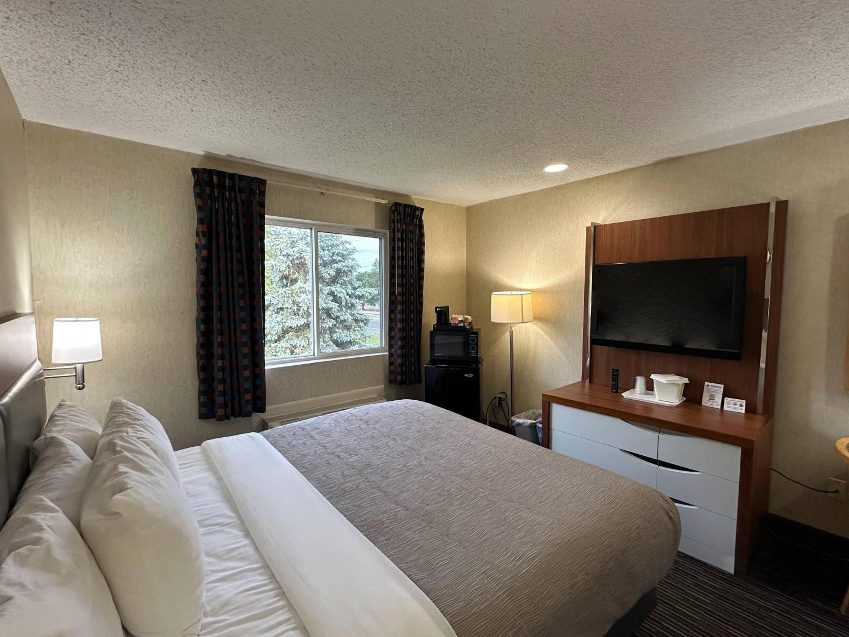 King Room - Non-Smoking - Photo 1