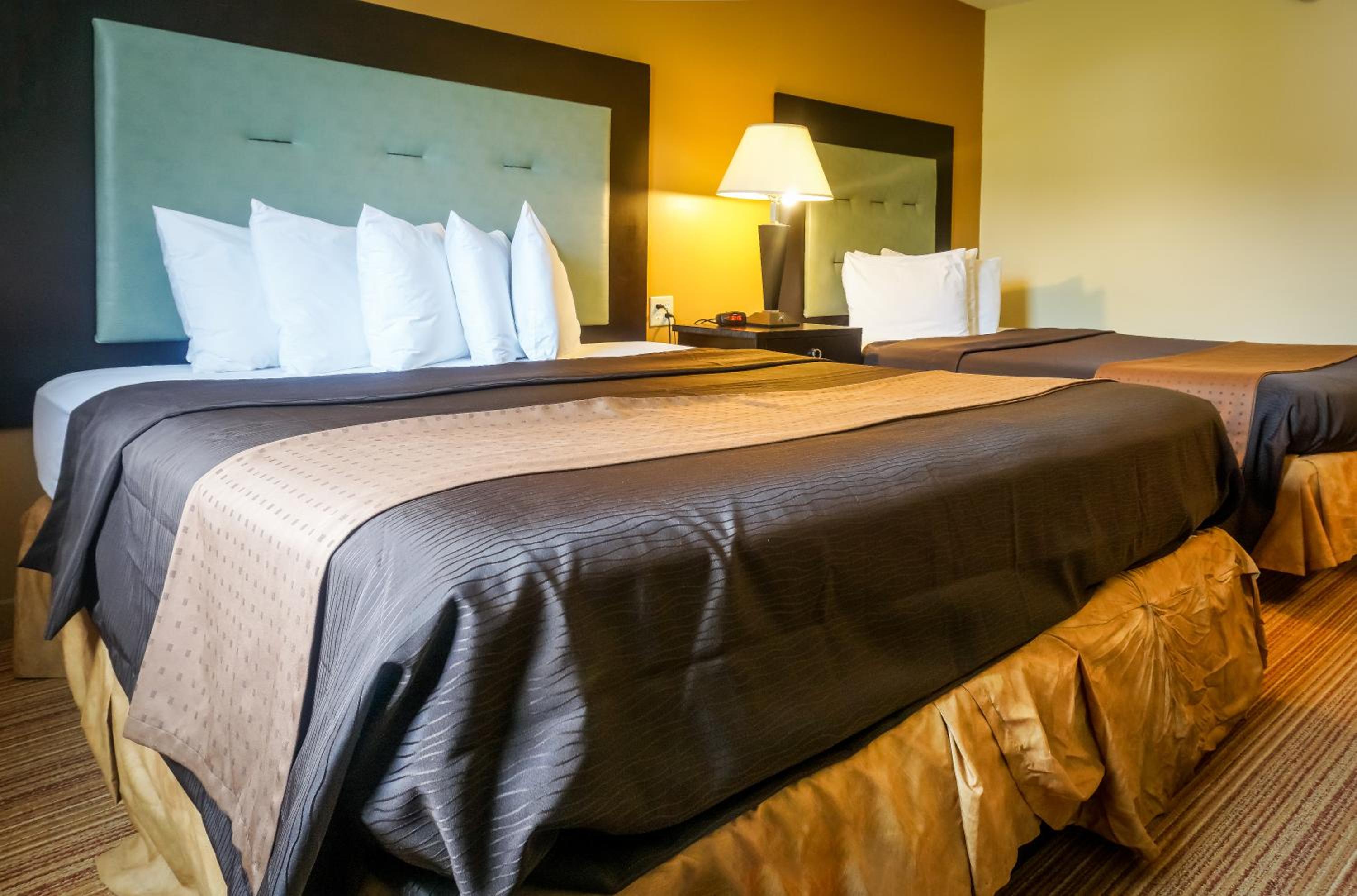 King and Double Room - Non-Smoking - Photo 1