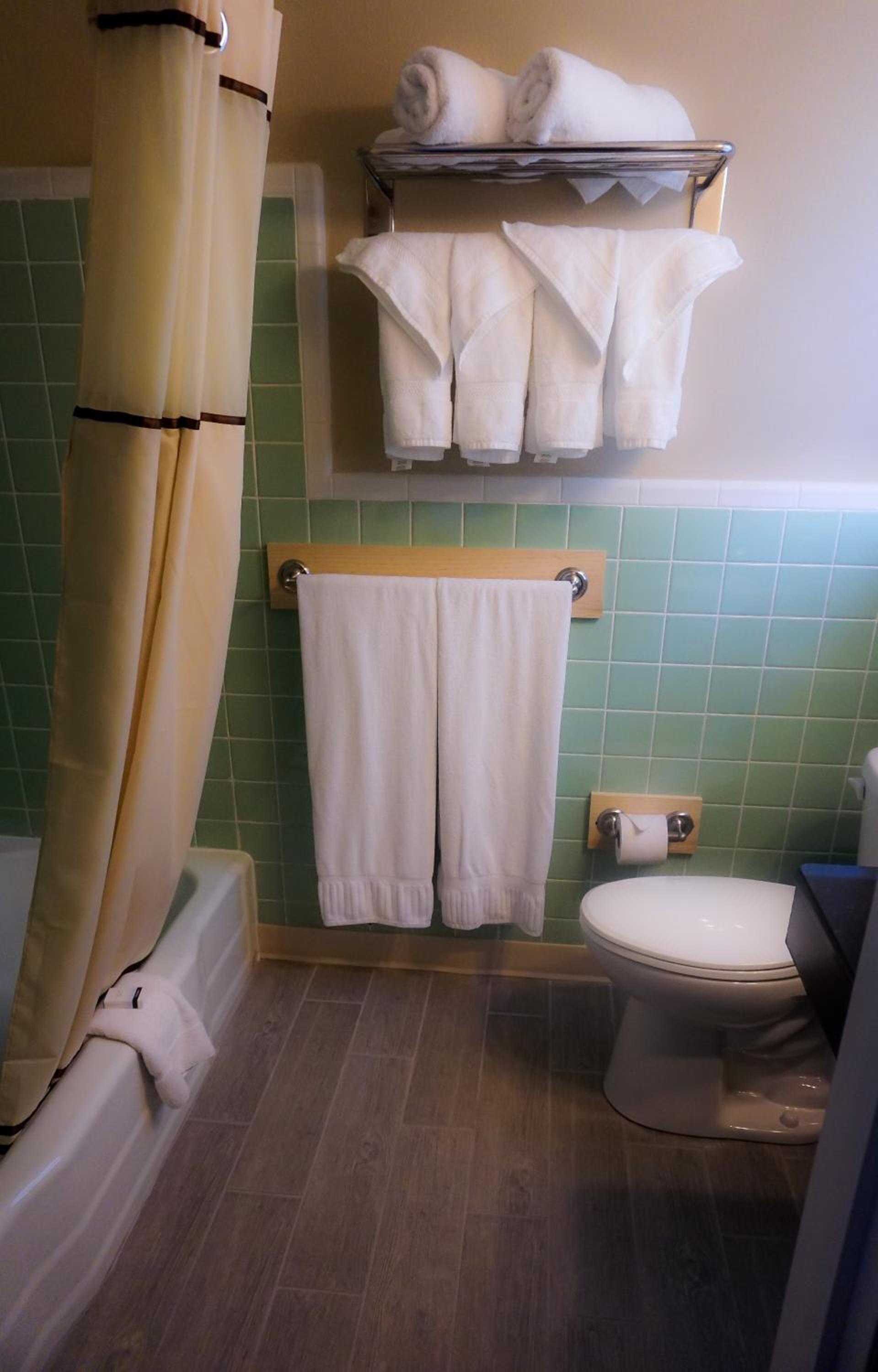 King and Double Room - Non-Smoking - Photo 12