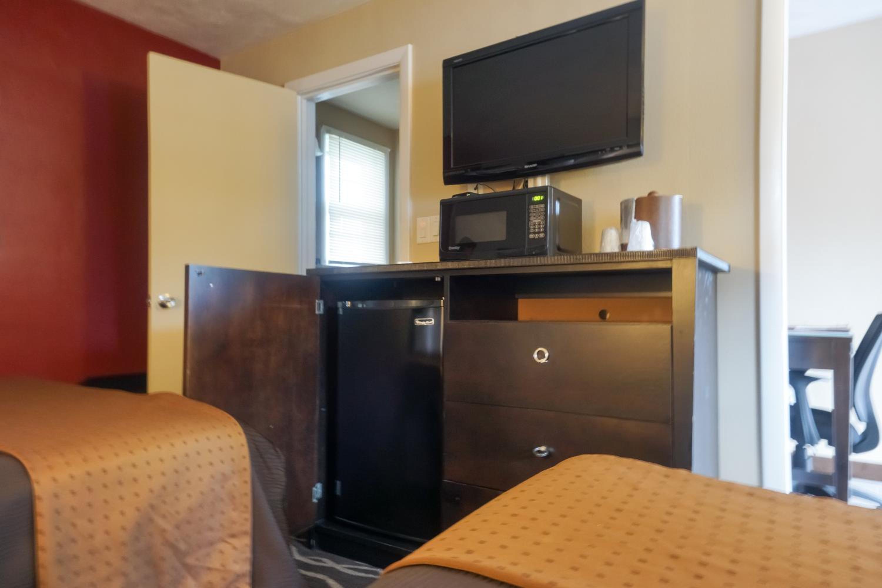 Deluxe Double Room with Two Double Beds - Non-Smoking - Photo 12