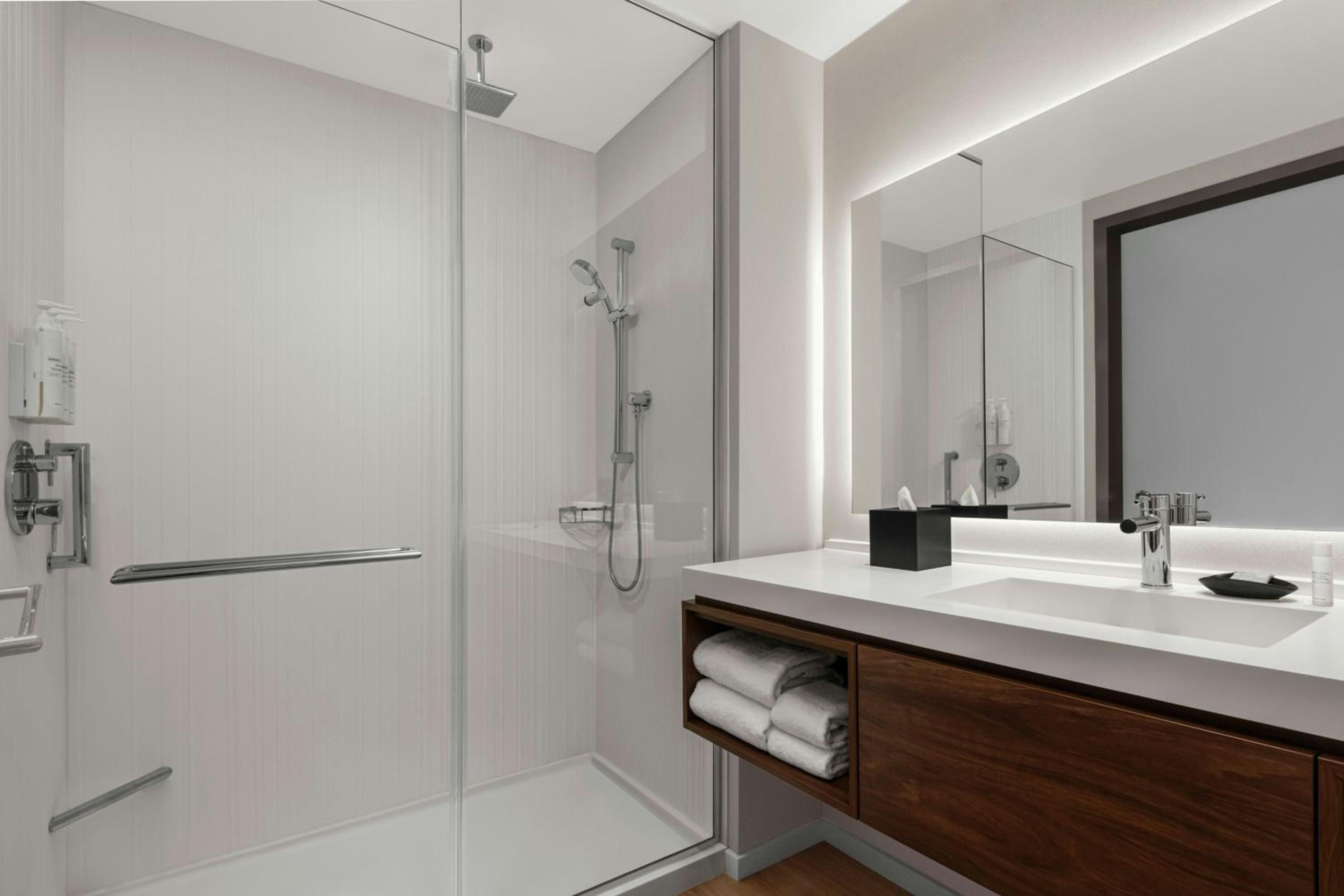 Superior Larger Guest Room with One King Bed and Sofa Bed - Hearing Accessible - Photo 4