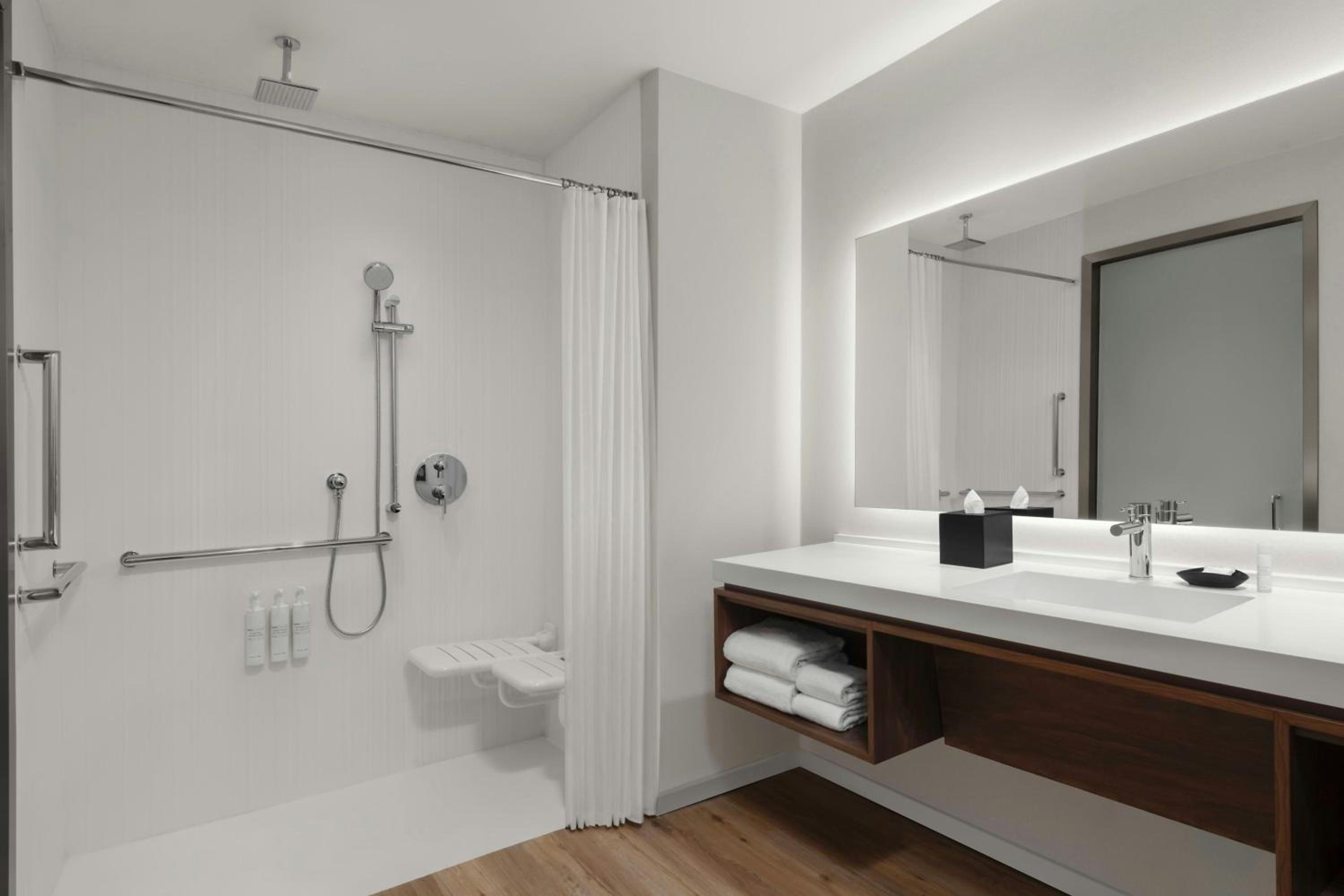 Queen Room with Two Queen Beds and Courtyard View - Hearing Accessible