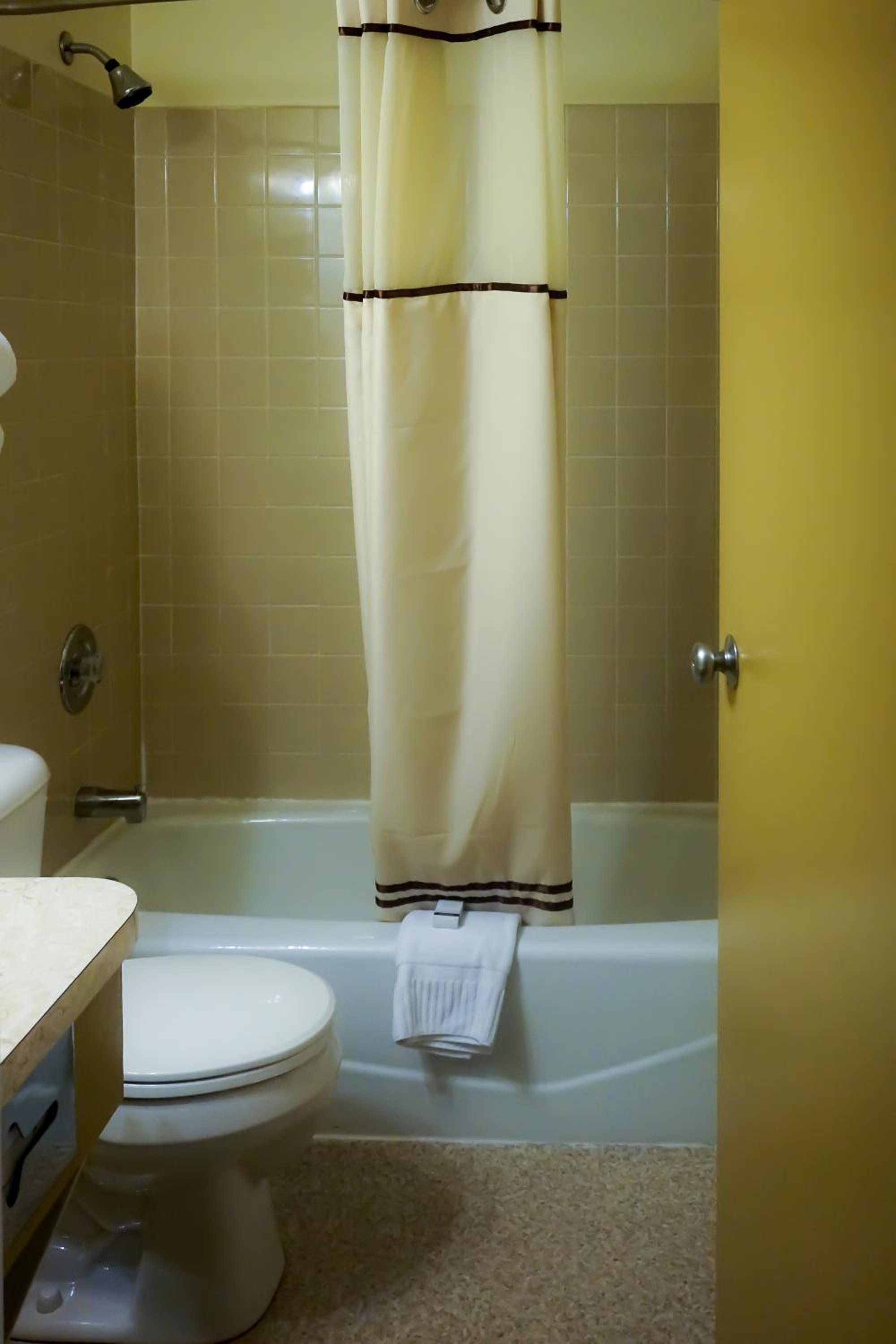 King and Double Room - Non-Smoking - Photo 10