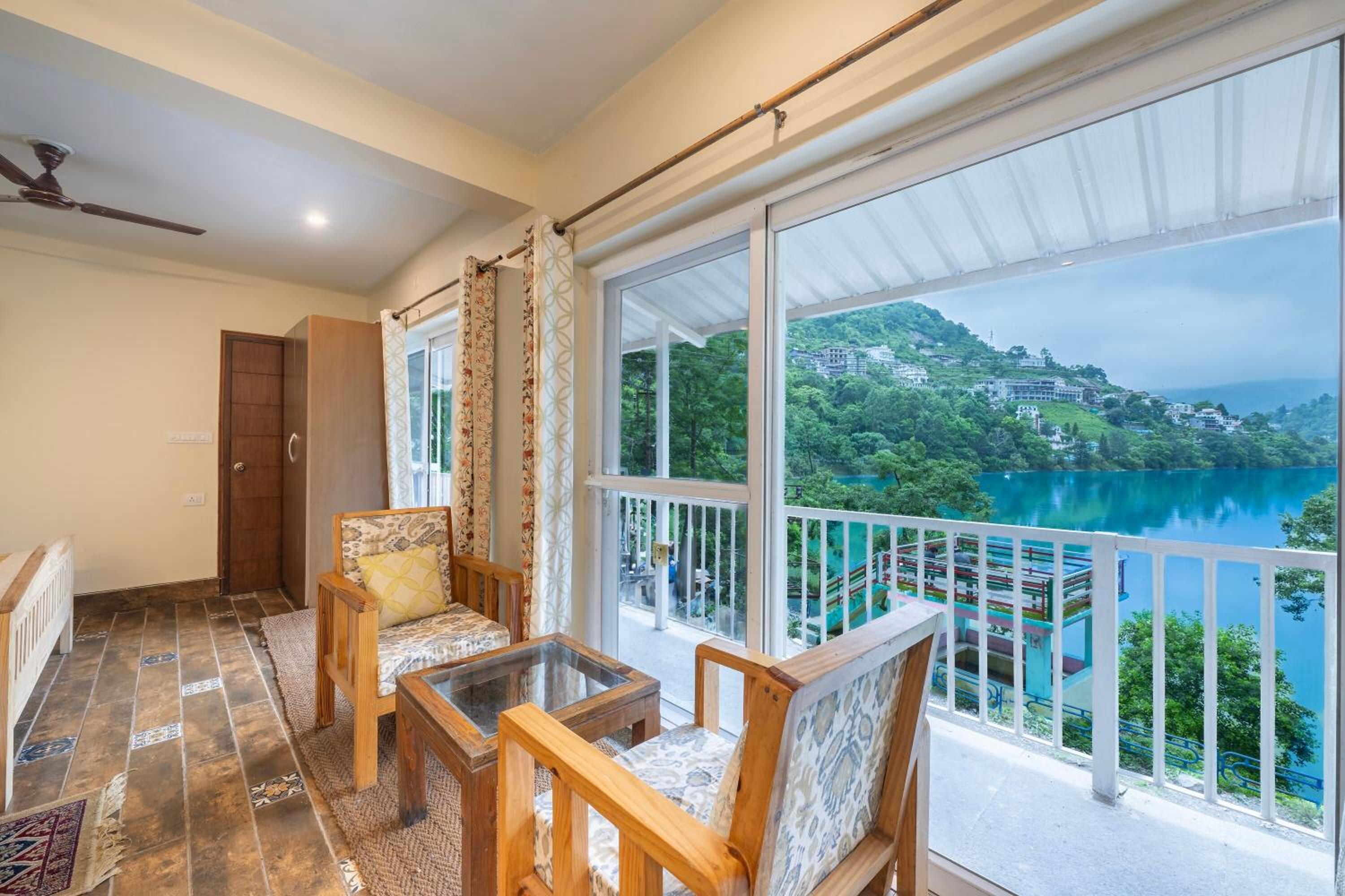 Deluxe Family Room