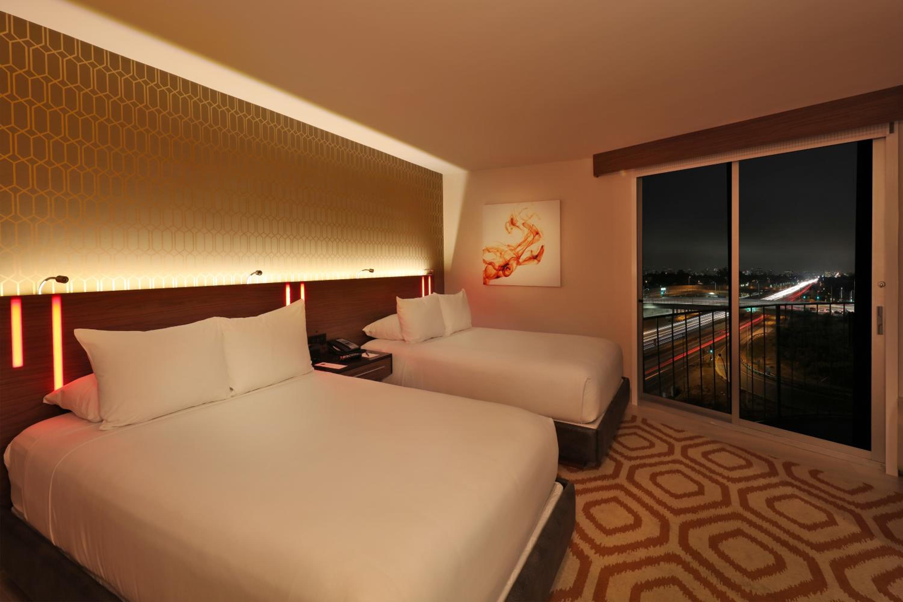 Special Offer - Deluxe Room with Food and Beverage Credit (No Resort Fee)