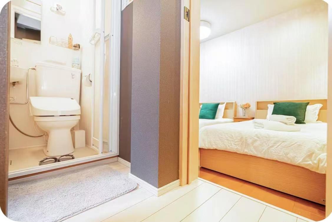 Double or Twin Room with Private Bathroom photo 3