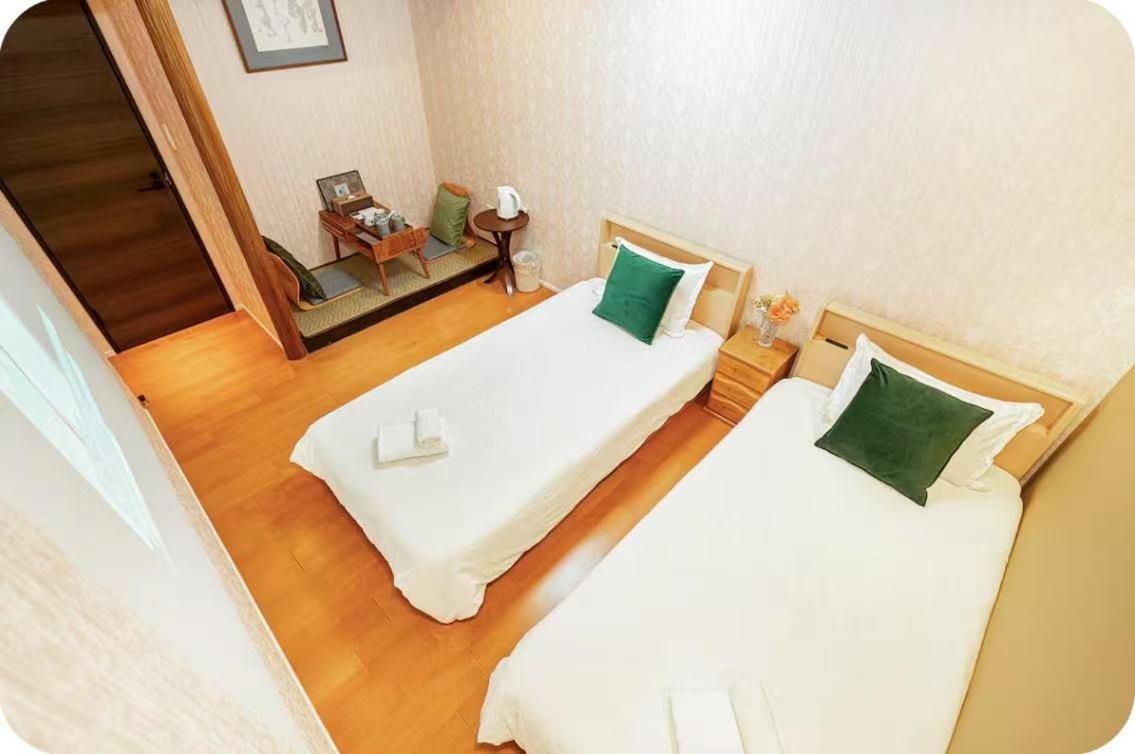 Double or Twin Room with Private Bathroom photo 2