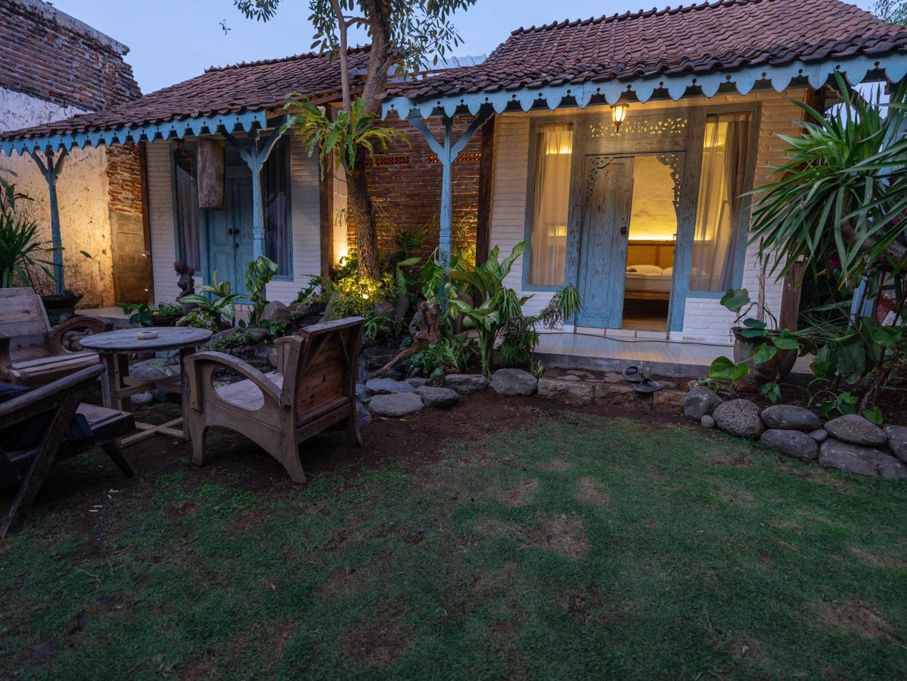 Bungalow with Garden View