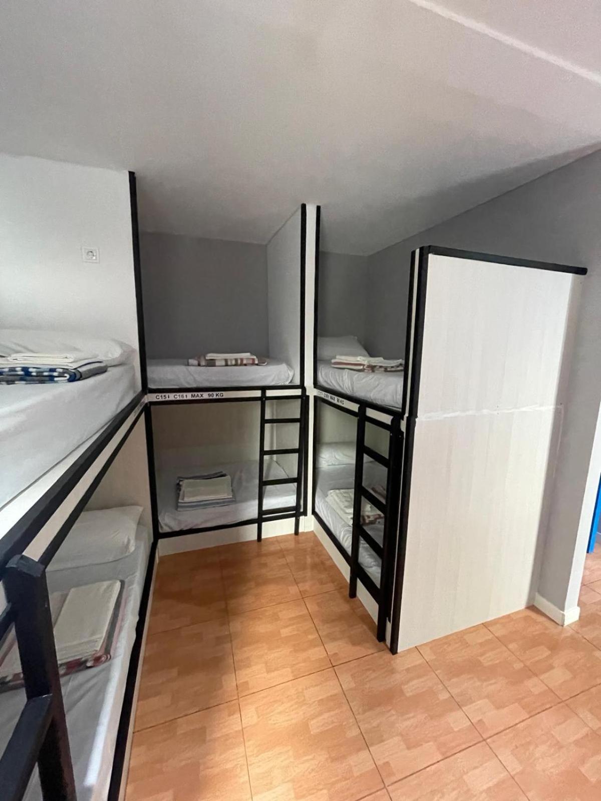 Bed in 6-Bed Mixed Dormitory Room