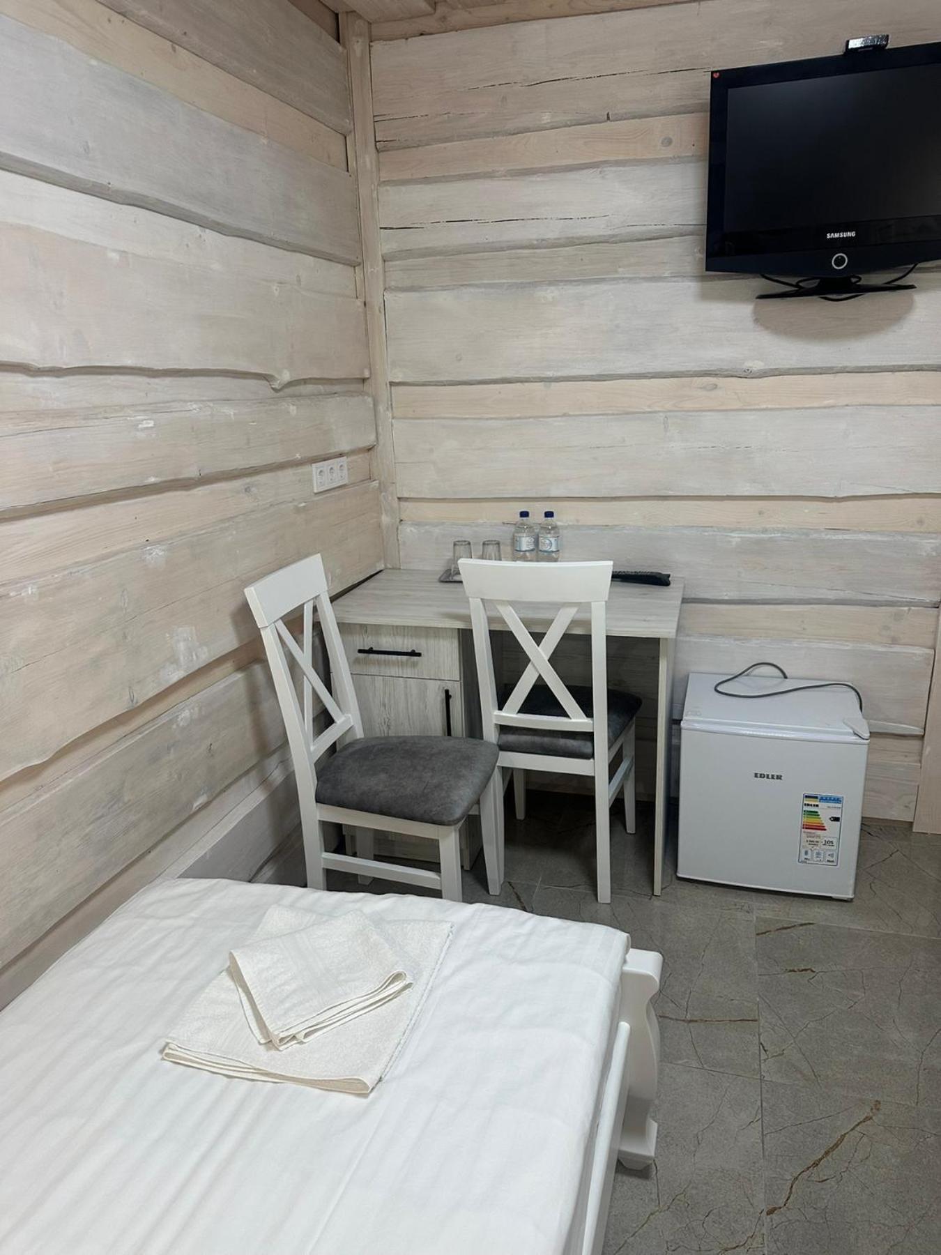 Double or Twin Room with Private Bathroom photo 2
