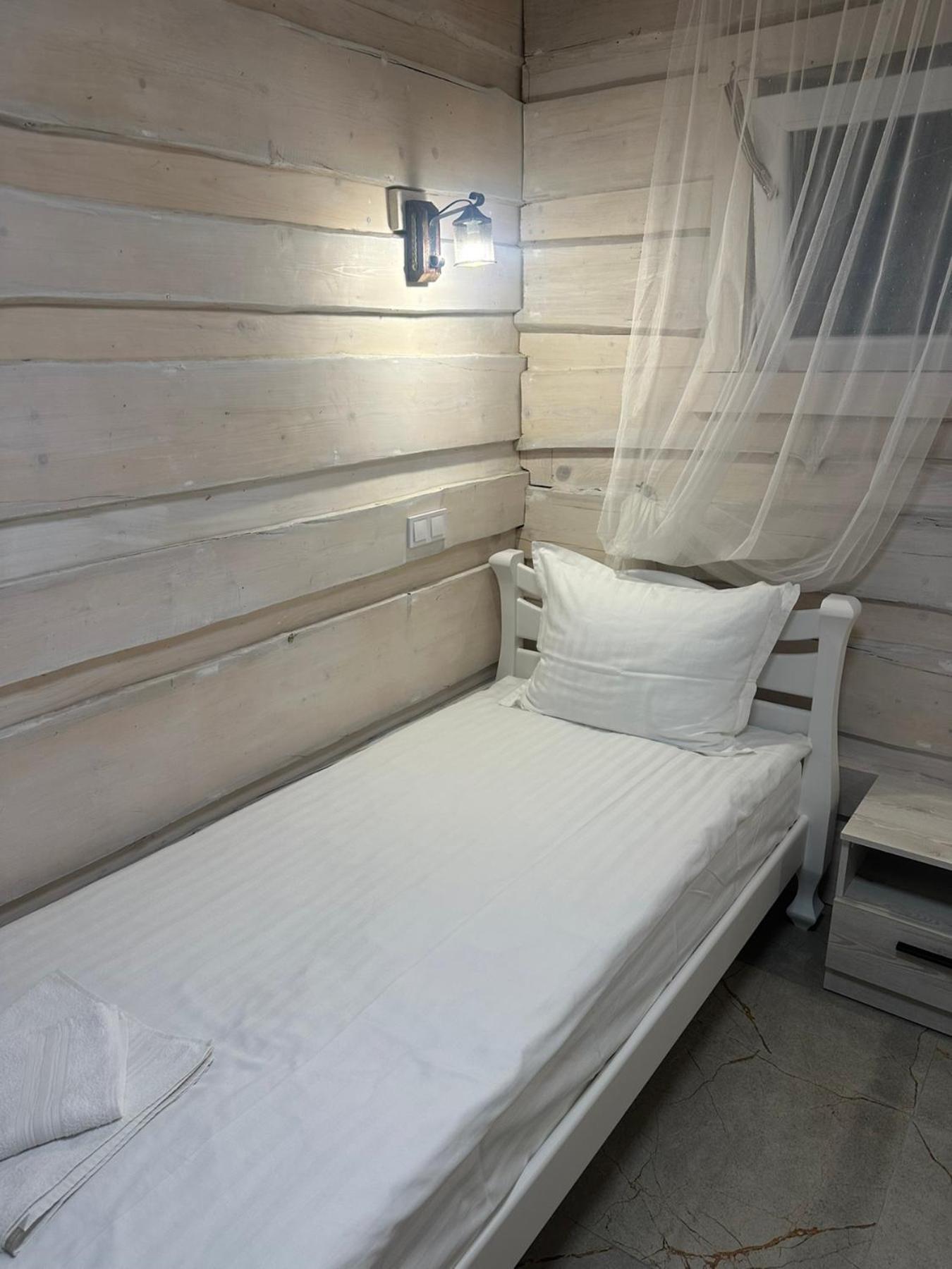 Double or Twin Room with Private Bathroom photo 3