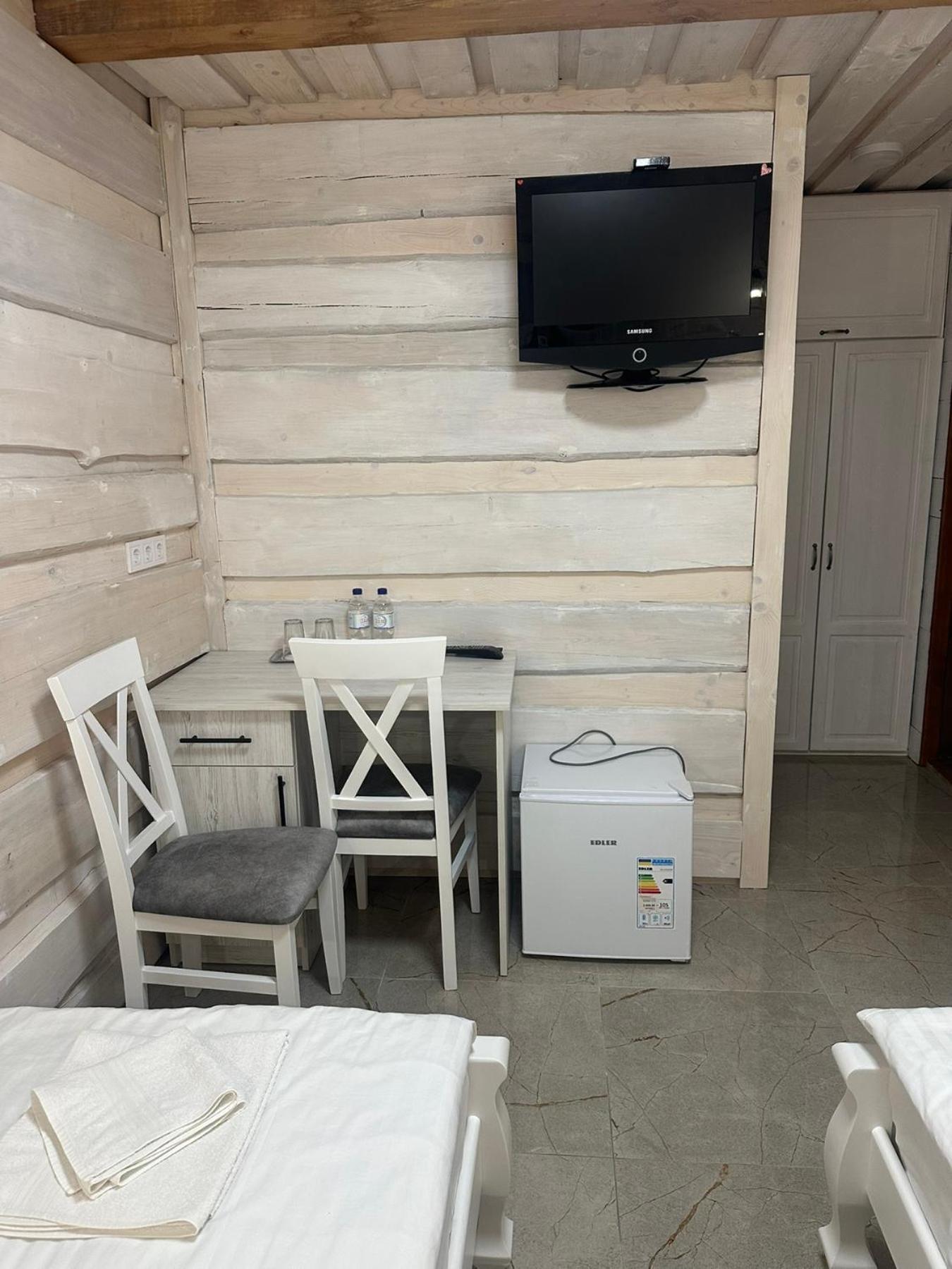 Double or Twin Room with Private Bathroom photo 3