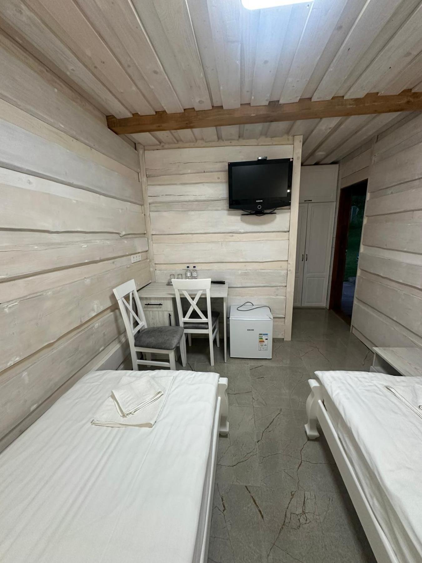 Double or Twin Room with Private Bathroom photo 2