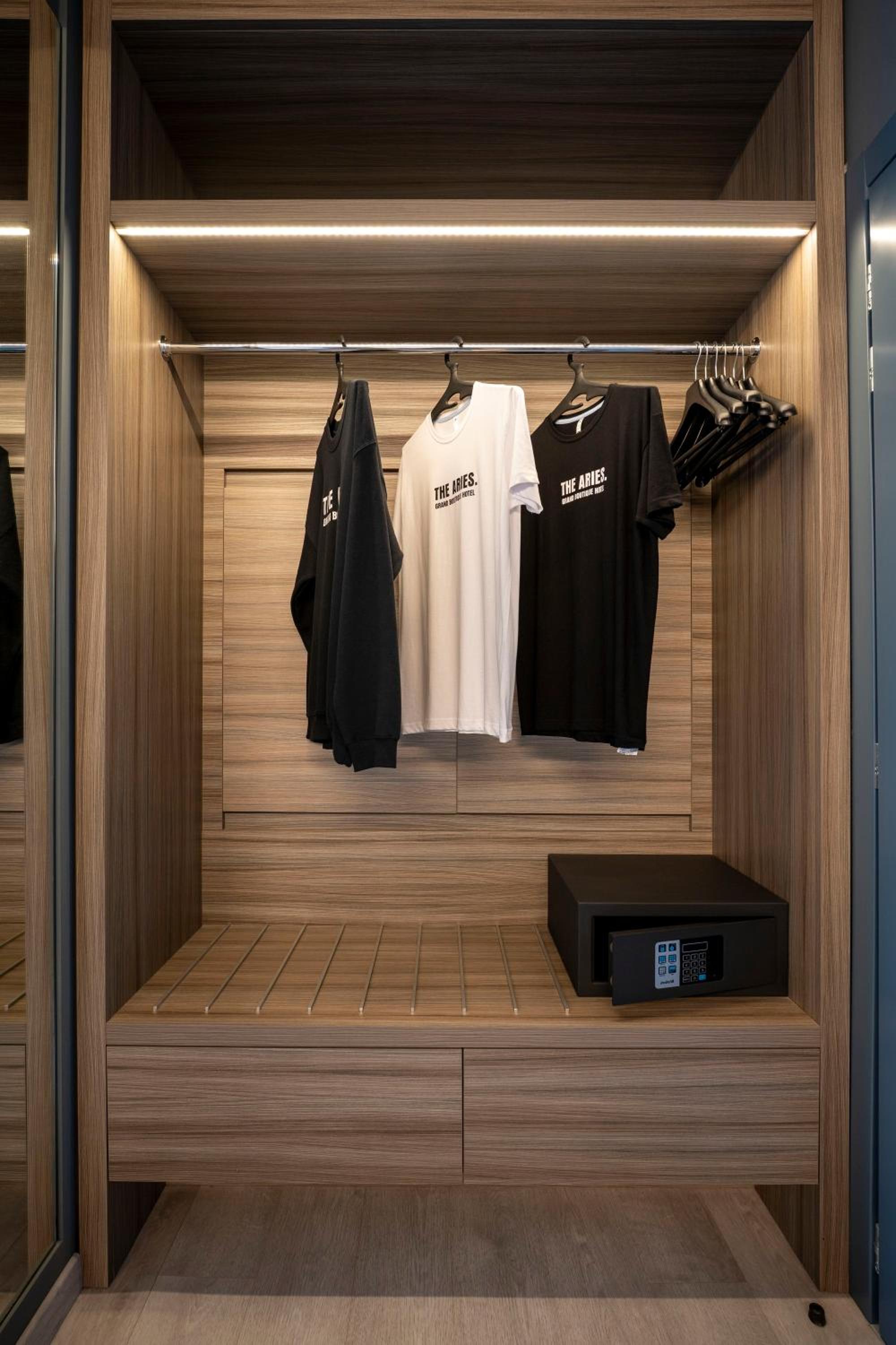 Superior Double or Twin Room - Photo 1