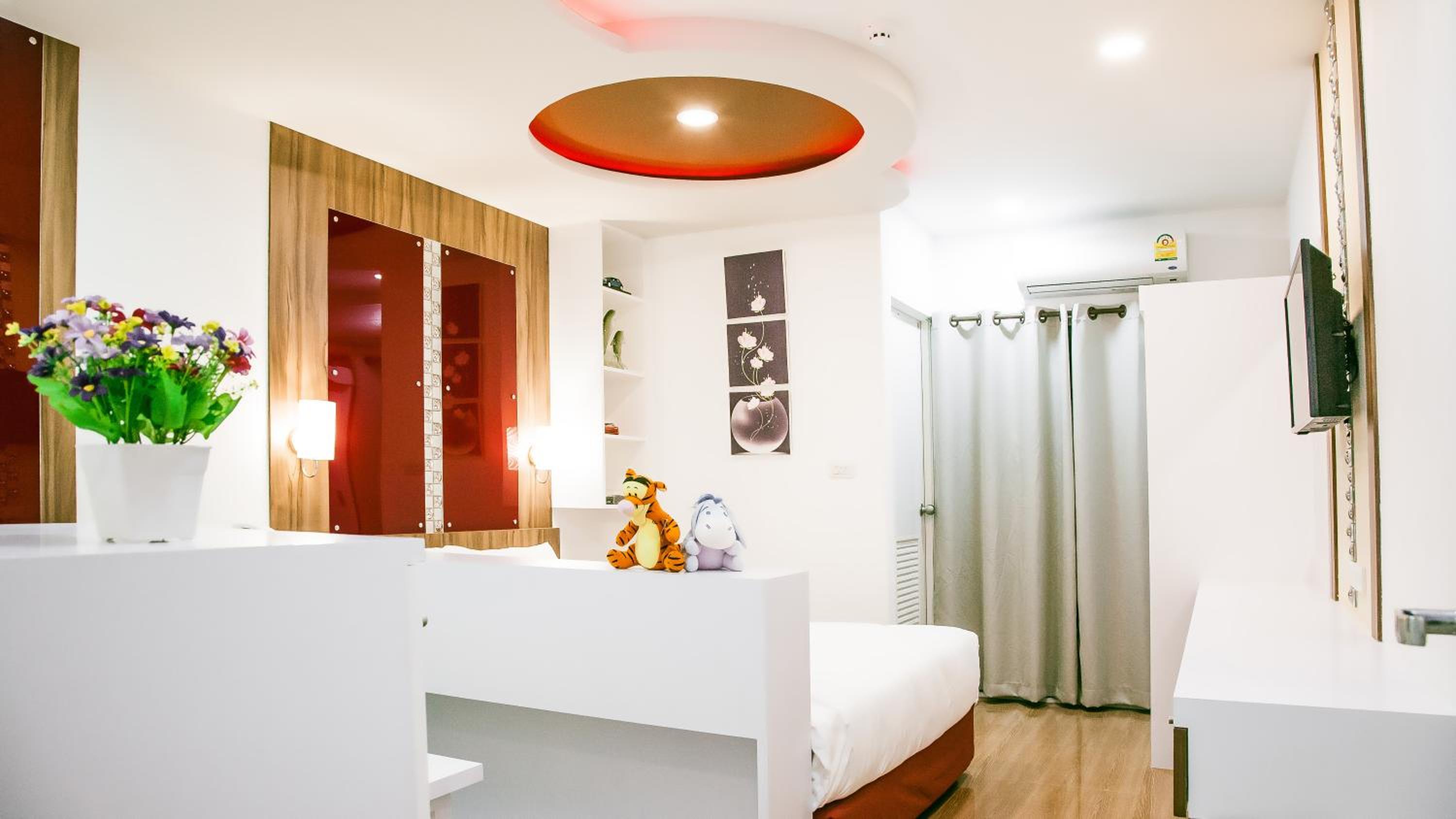 Studio Apartment photo 2
