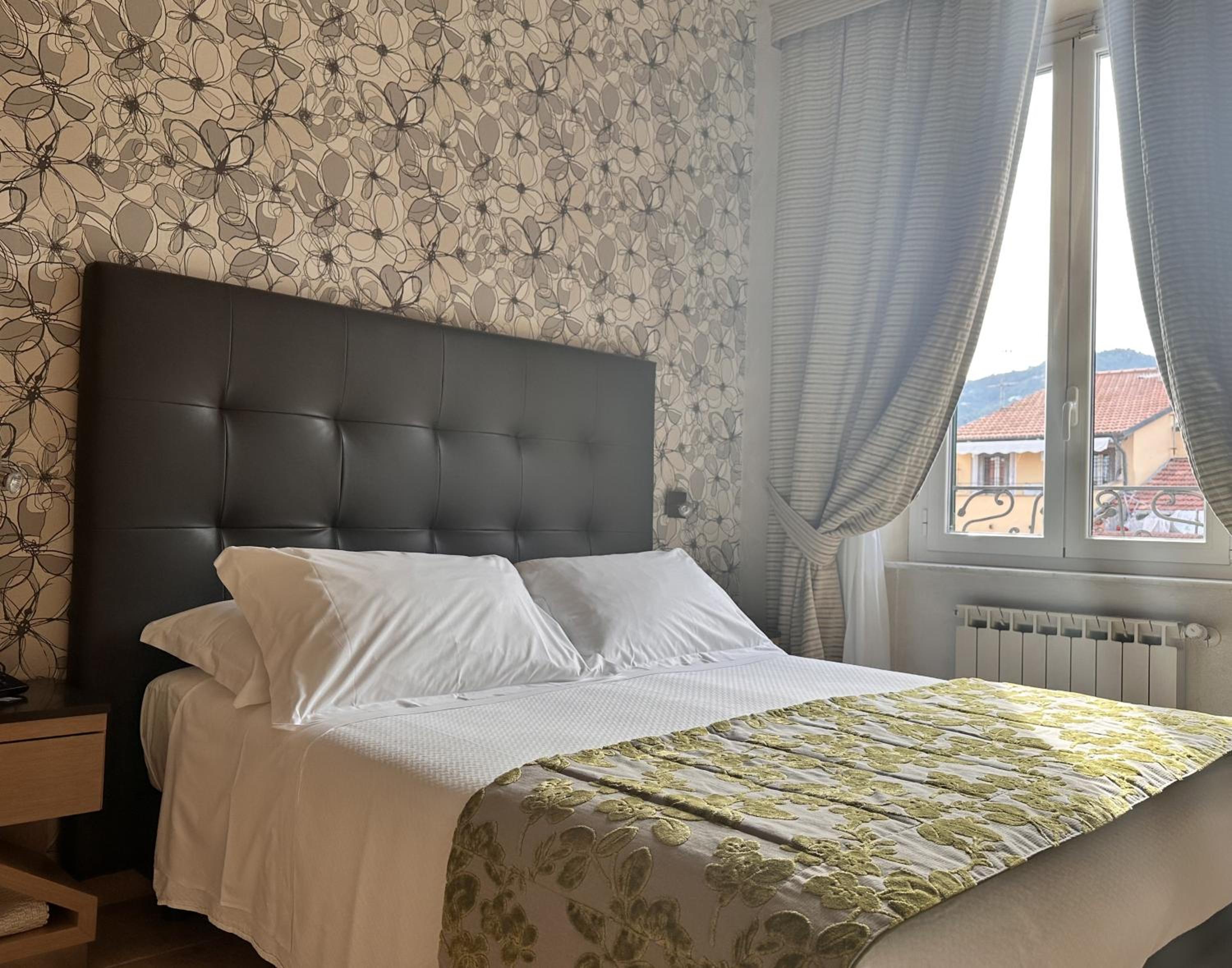 Small Double or Twin Room photo 2